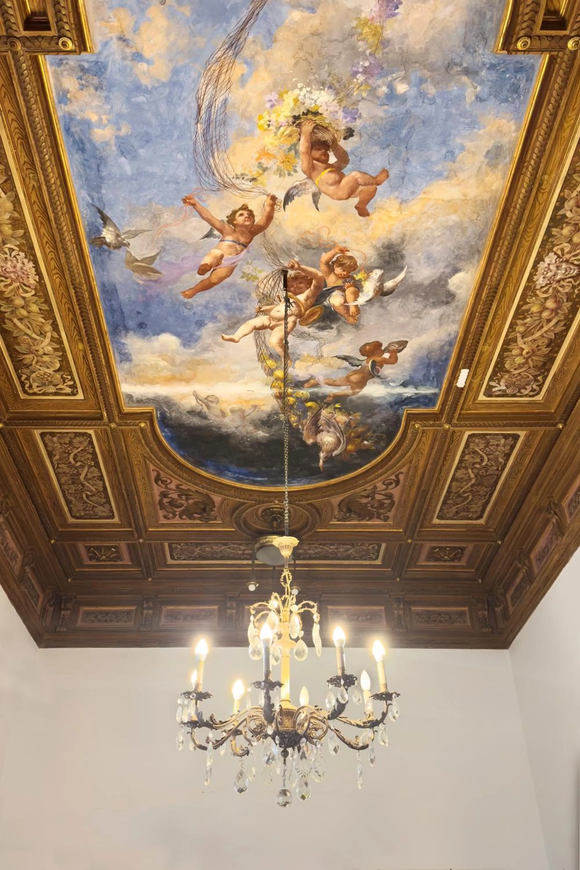 Communal lounge/ TV room in Antica Dimora Caruso