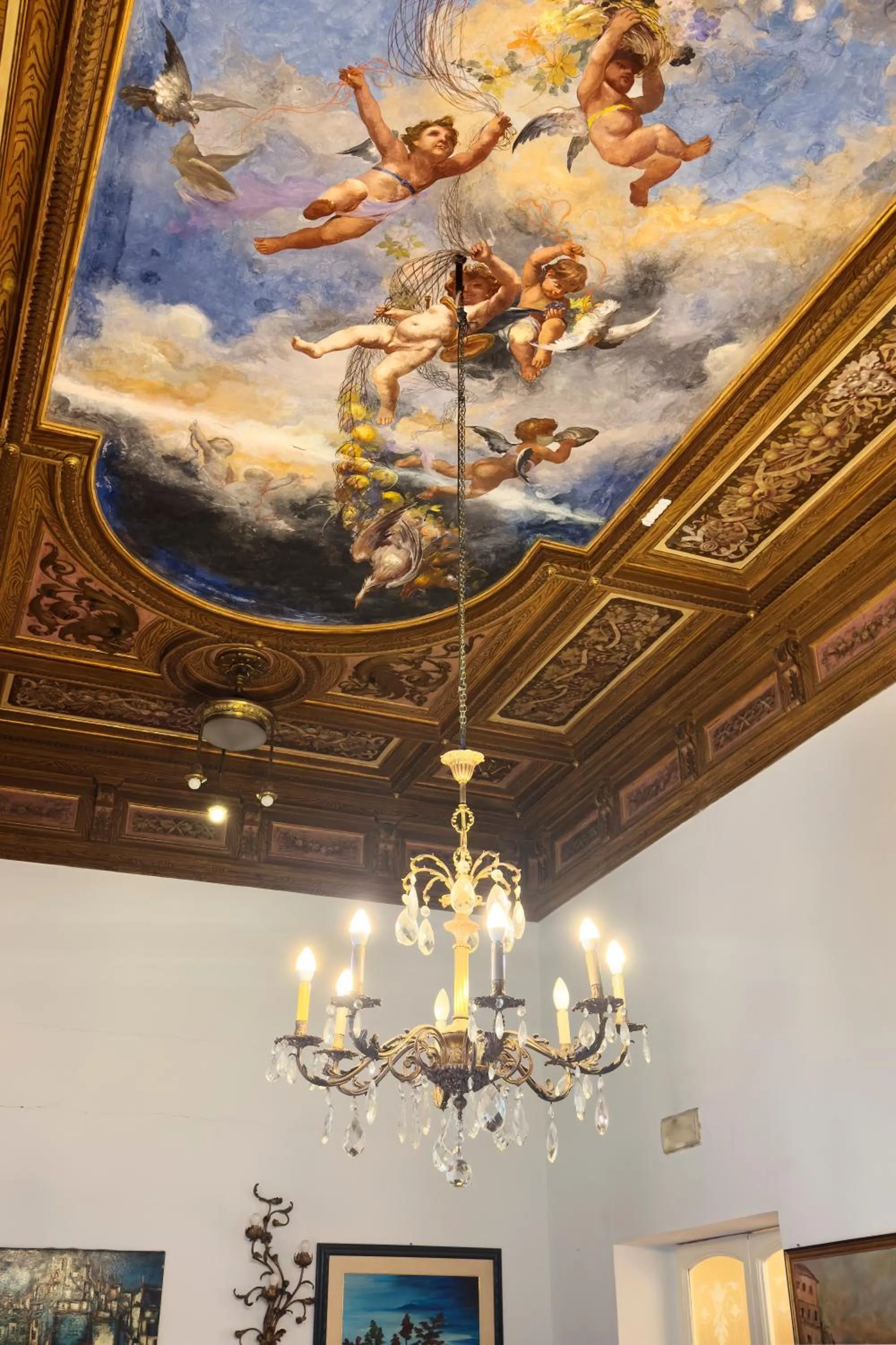 Communal lounge/ TV room in Antica Dimora Caruso