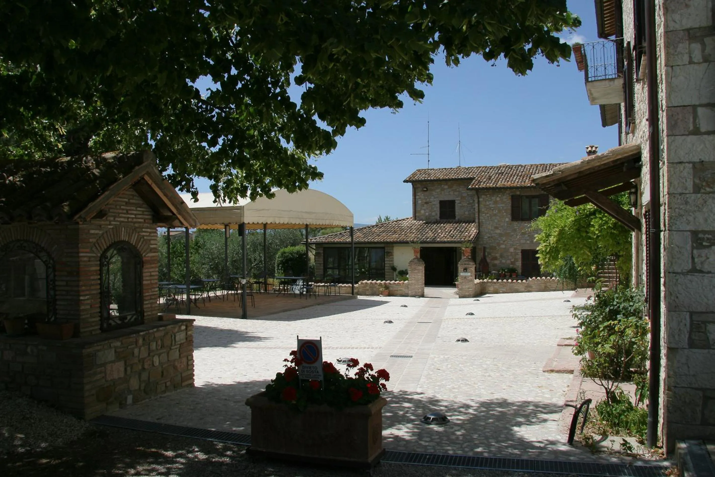 Facade/entrance in Country House Carfagna