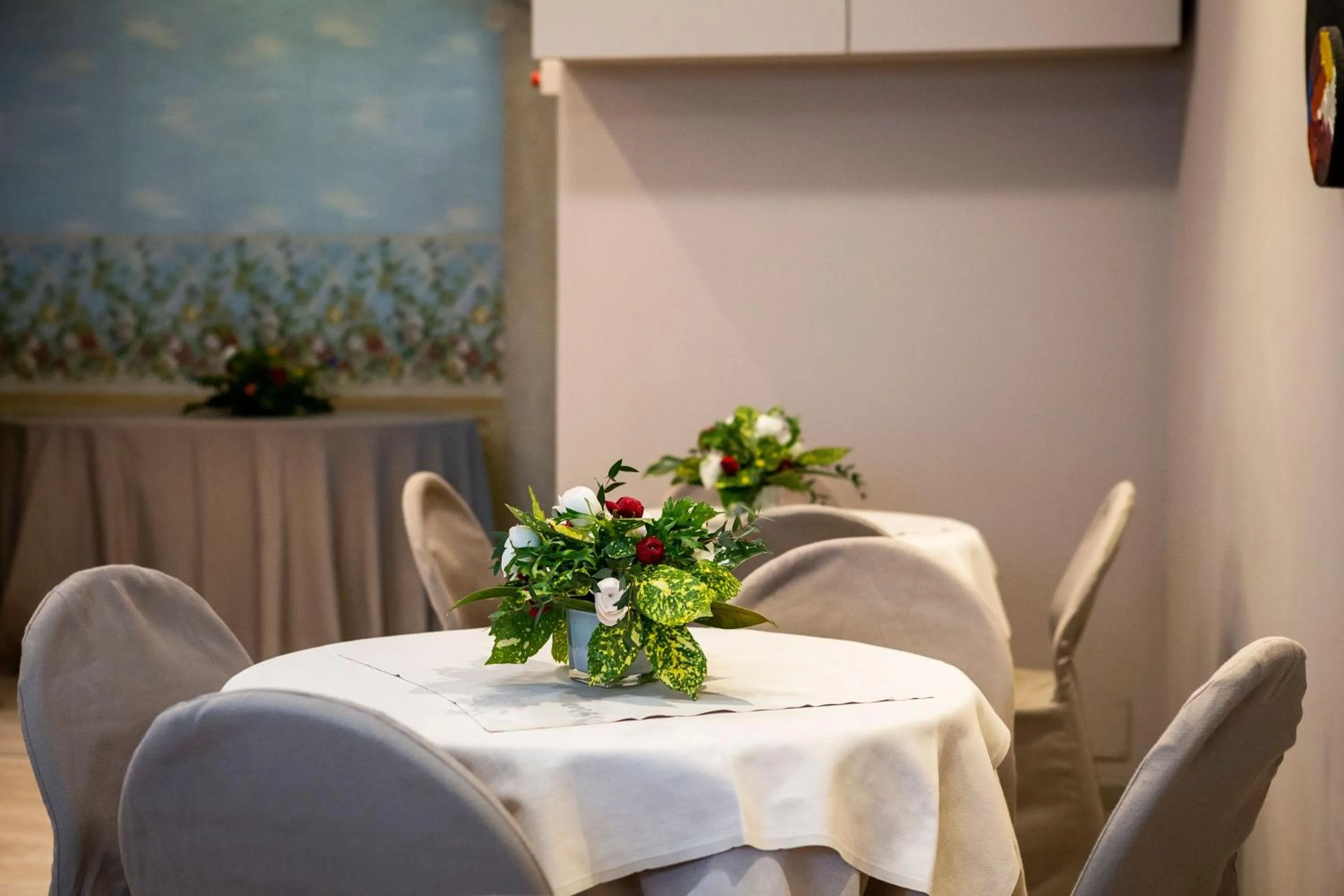 Restaurant/places to eat in Hotel Astor