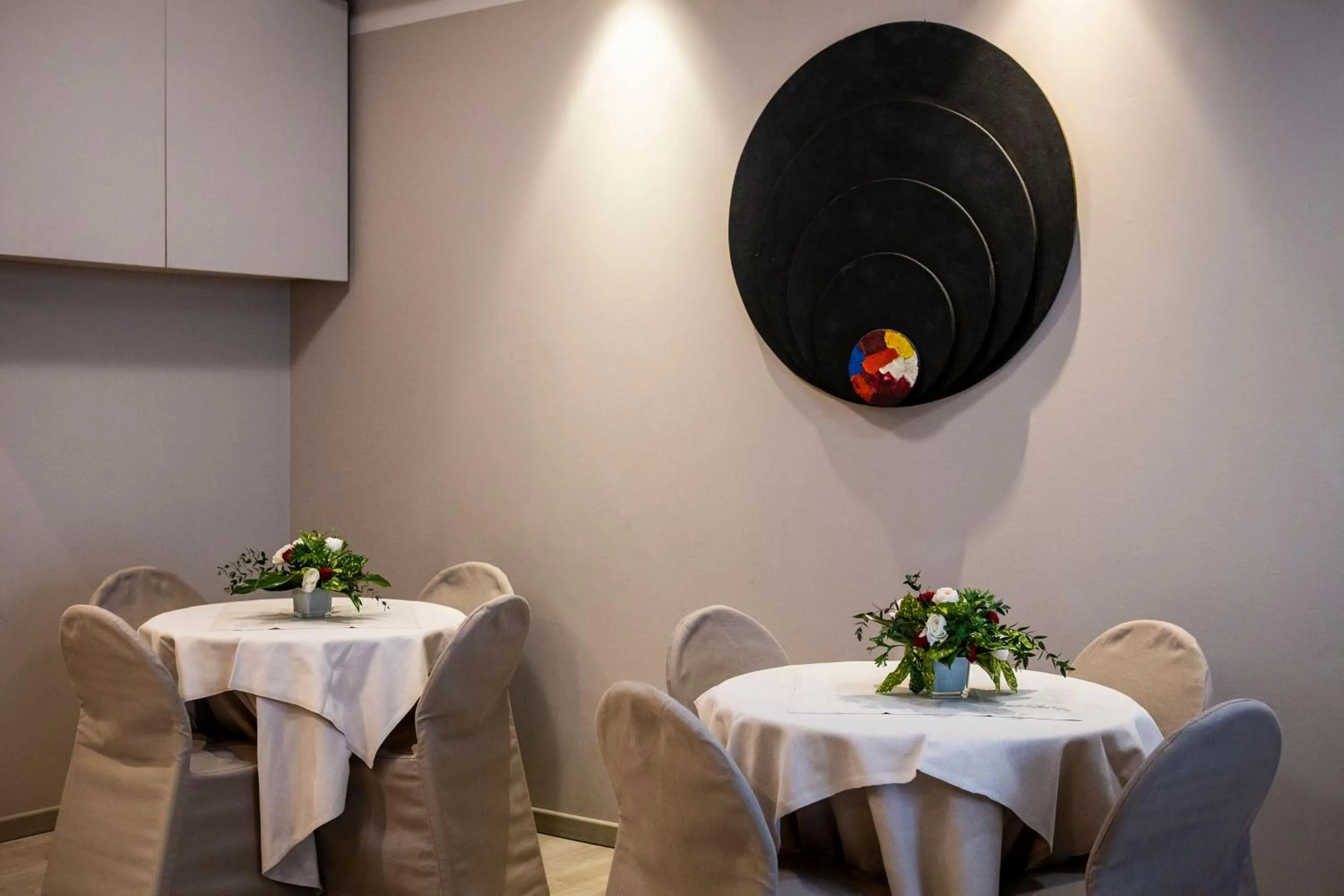 Restaurant/places to eat in Hotel Astor