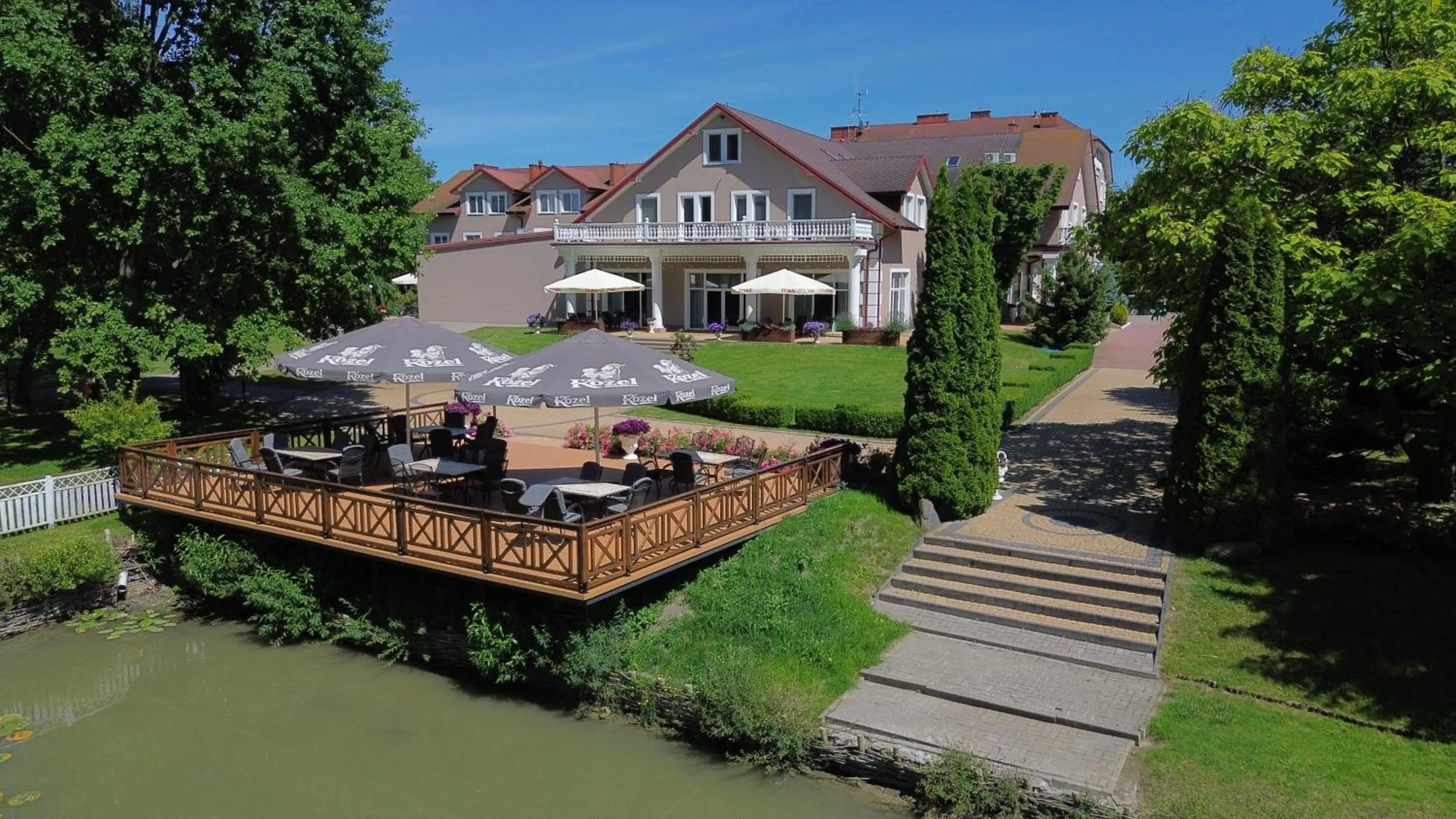 Property building in Hotel Chabrowy Dworek