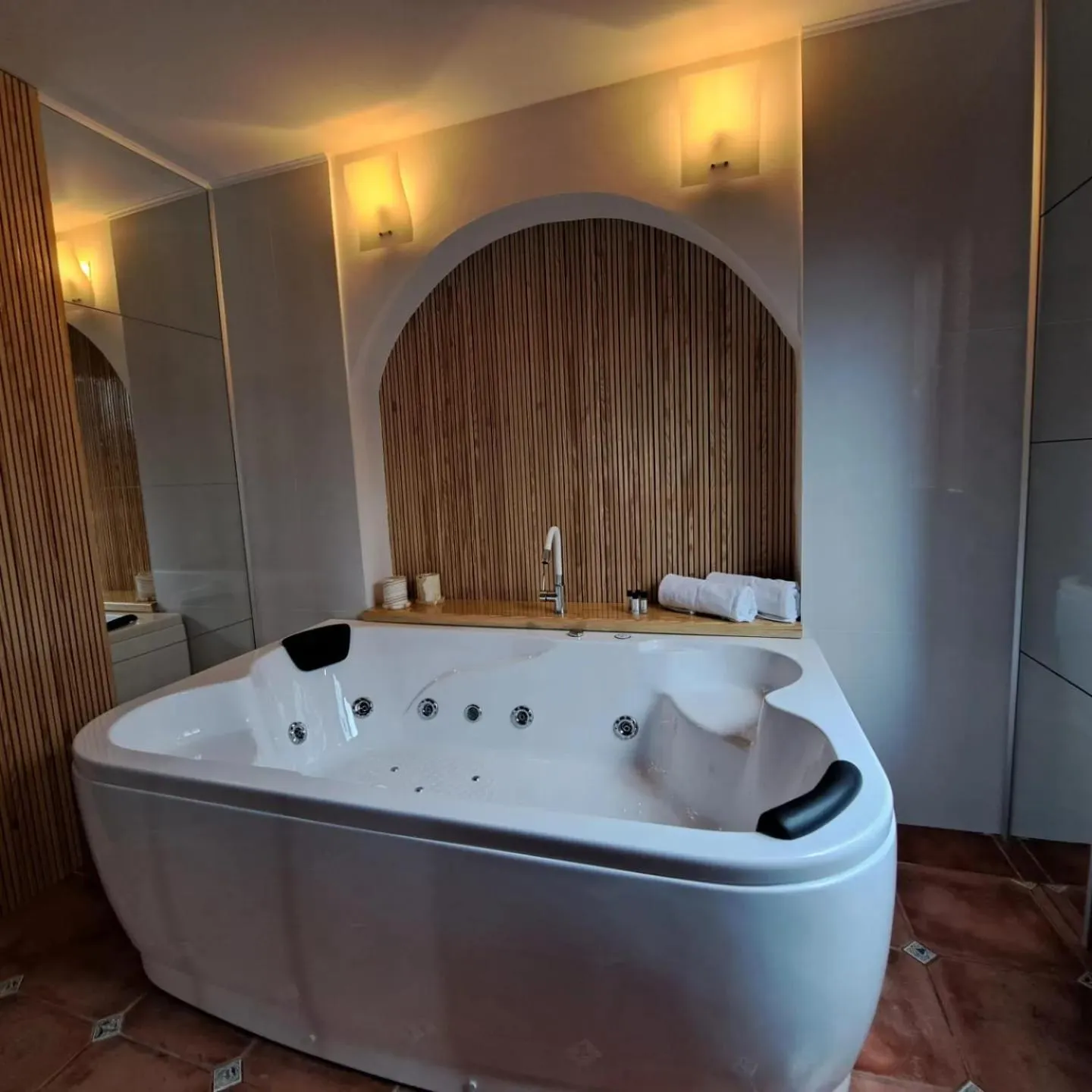 Hot Tub in Aurora Resort & Spa