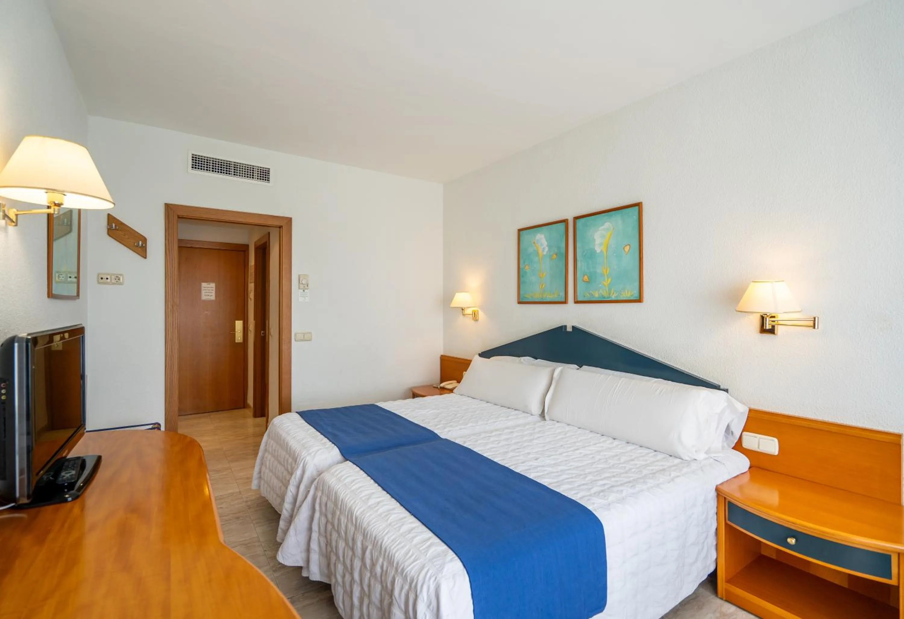 Double Room (2 Adults) in Leman Hotel y Apartamentos