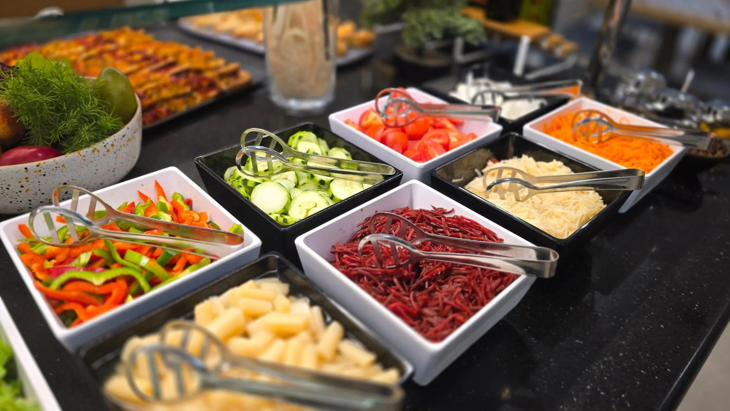 Restaurant/places to eat in Leman Hotel y Apartamentos