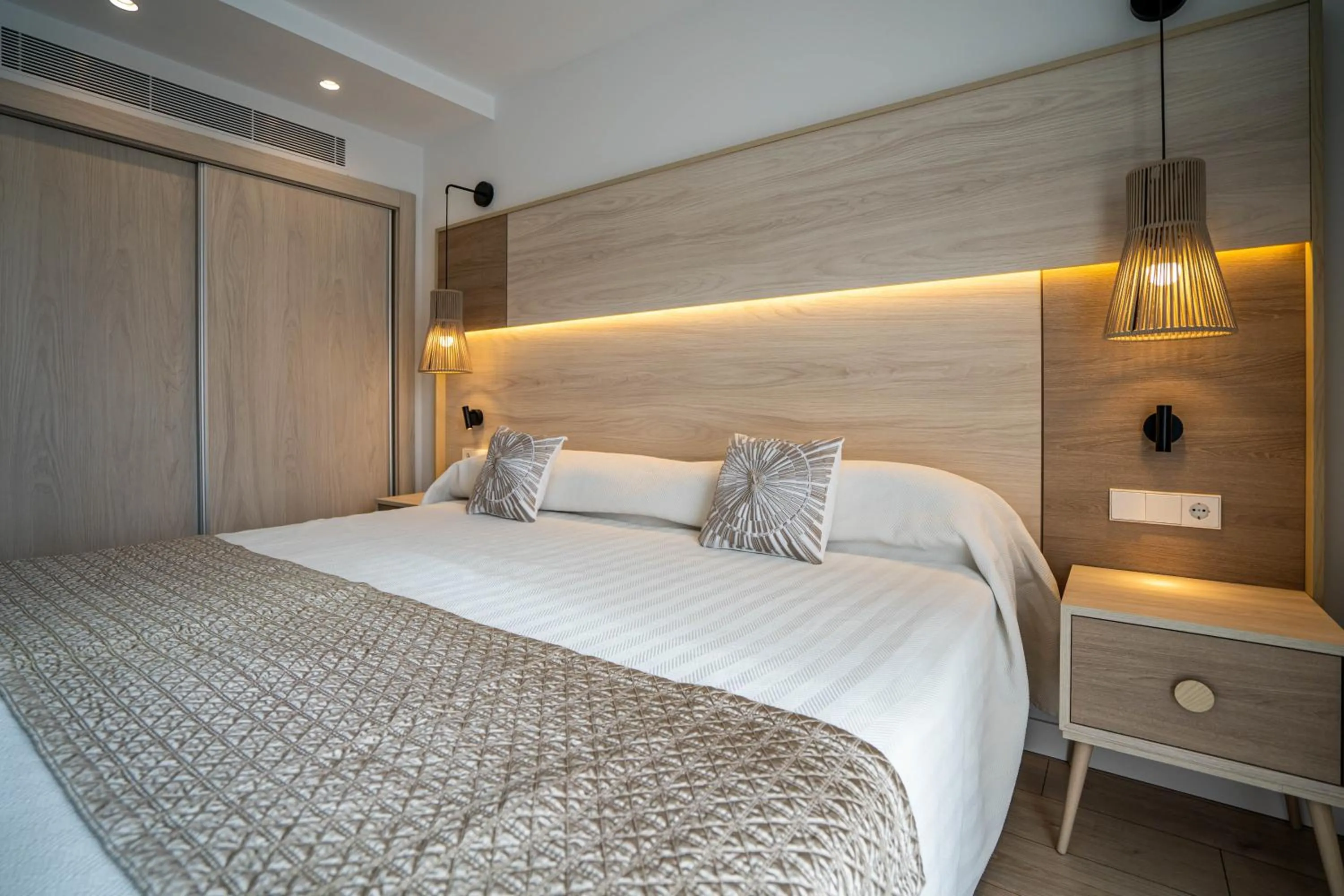 Bed in Leman Hotel y Apartamentos