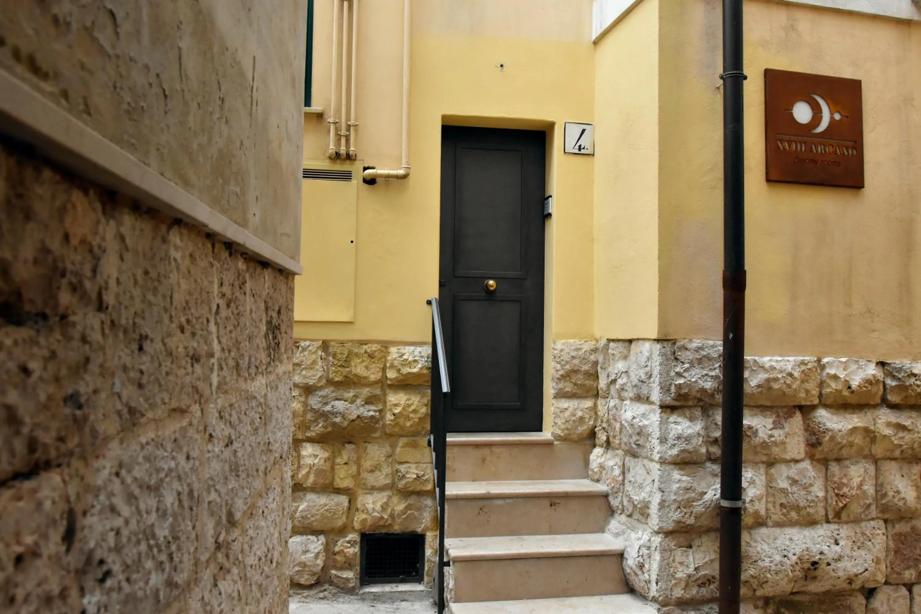 Facade/entrance in XVIII Arcano