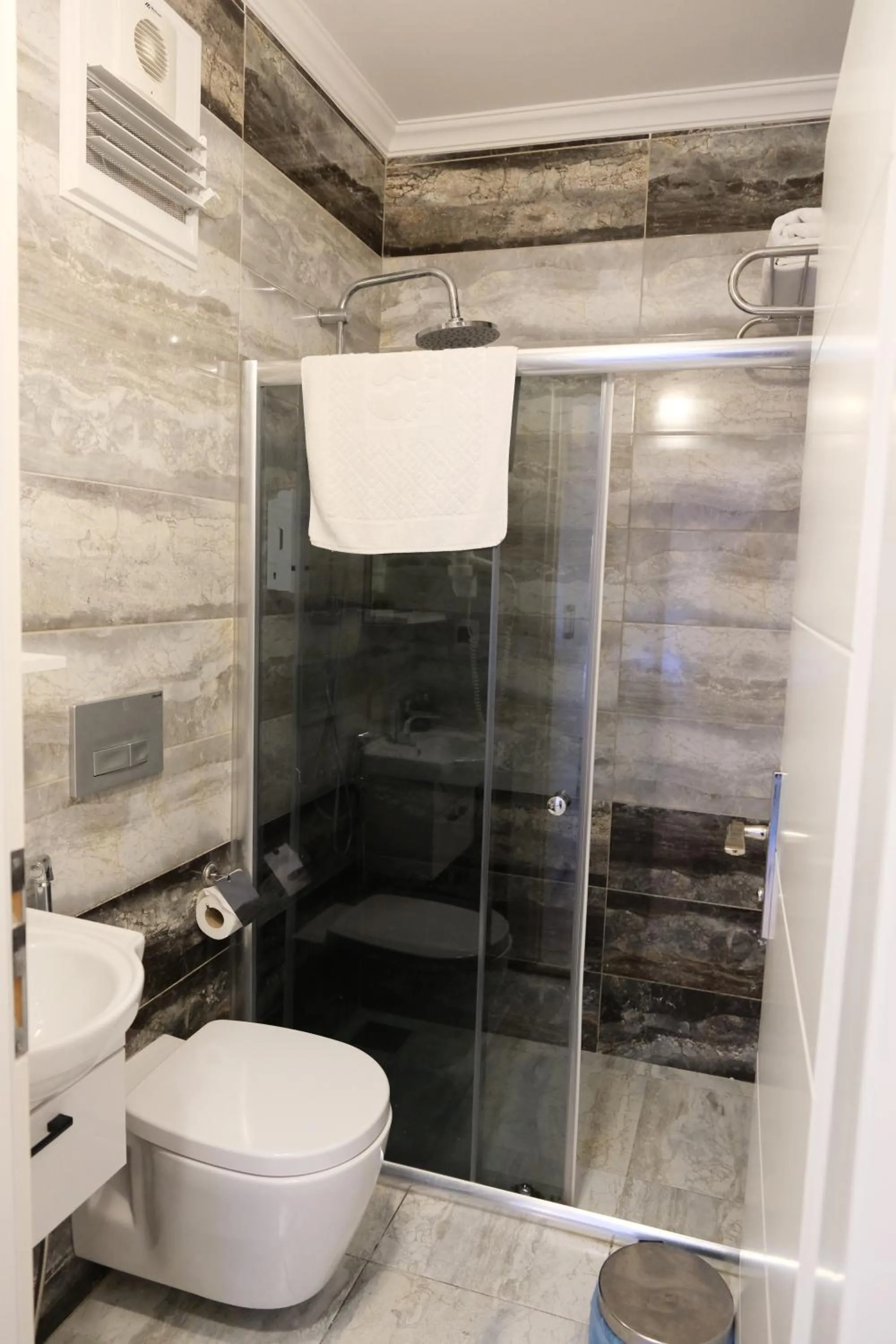 Shower in Şahin Tepesi Suite Otel