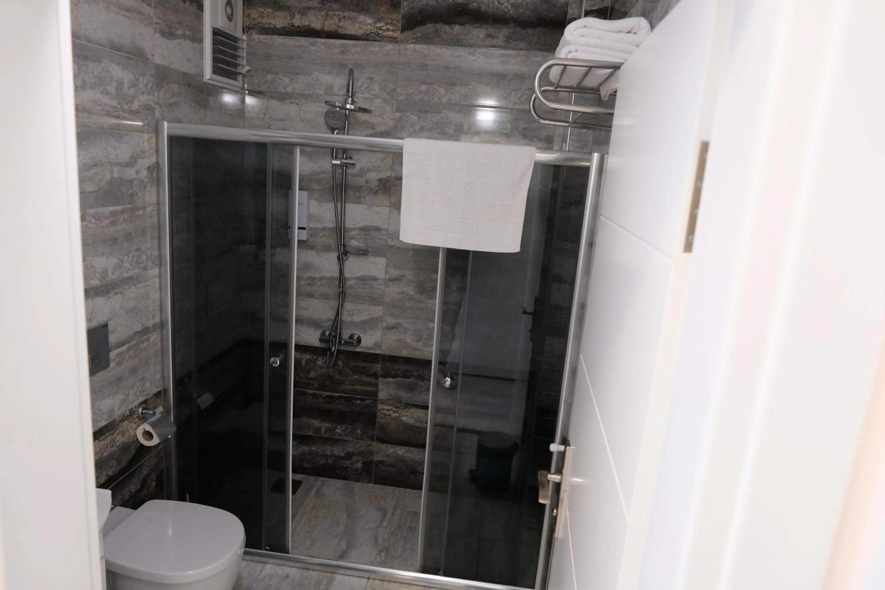 Shower in Şahin Tepesi Suite Otel