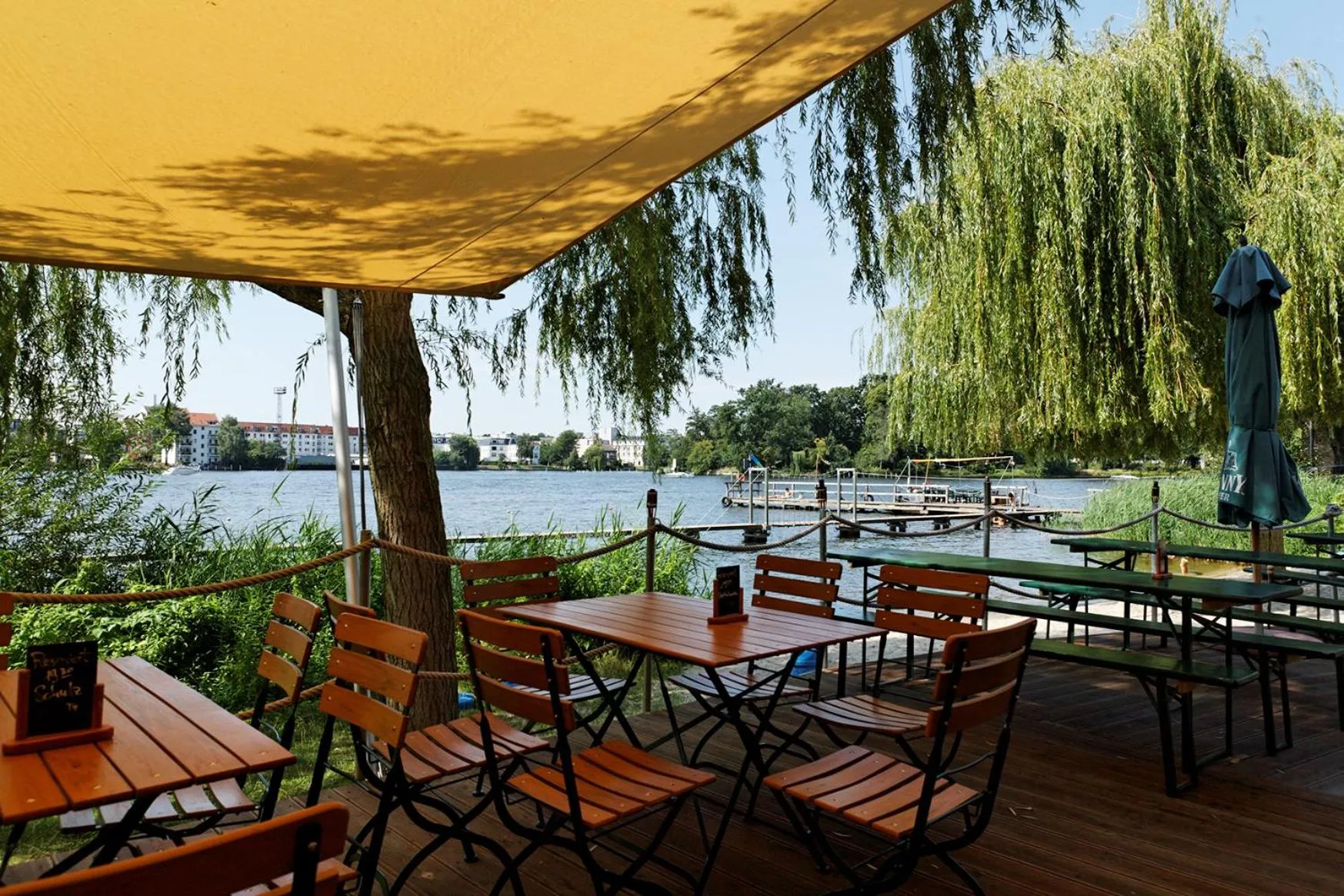 Restaurant/places to eat in Seminar- und Gästehaus Flussbad Gartenstrasse