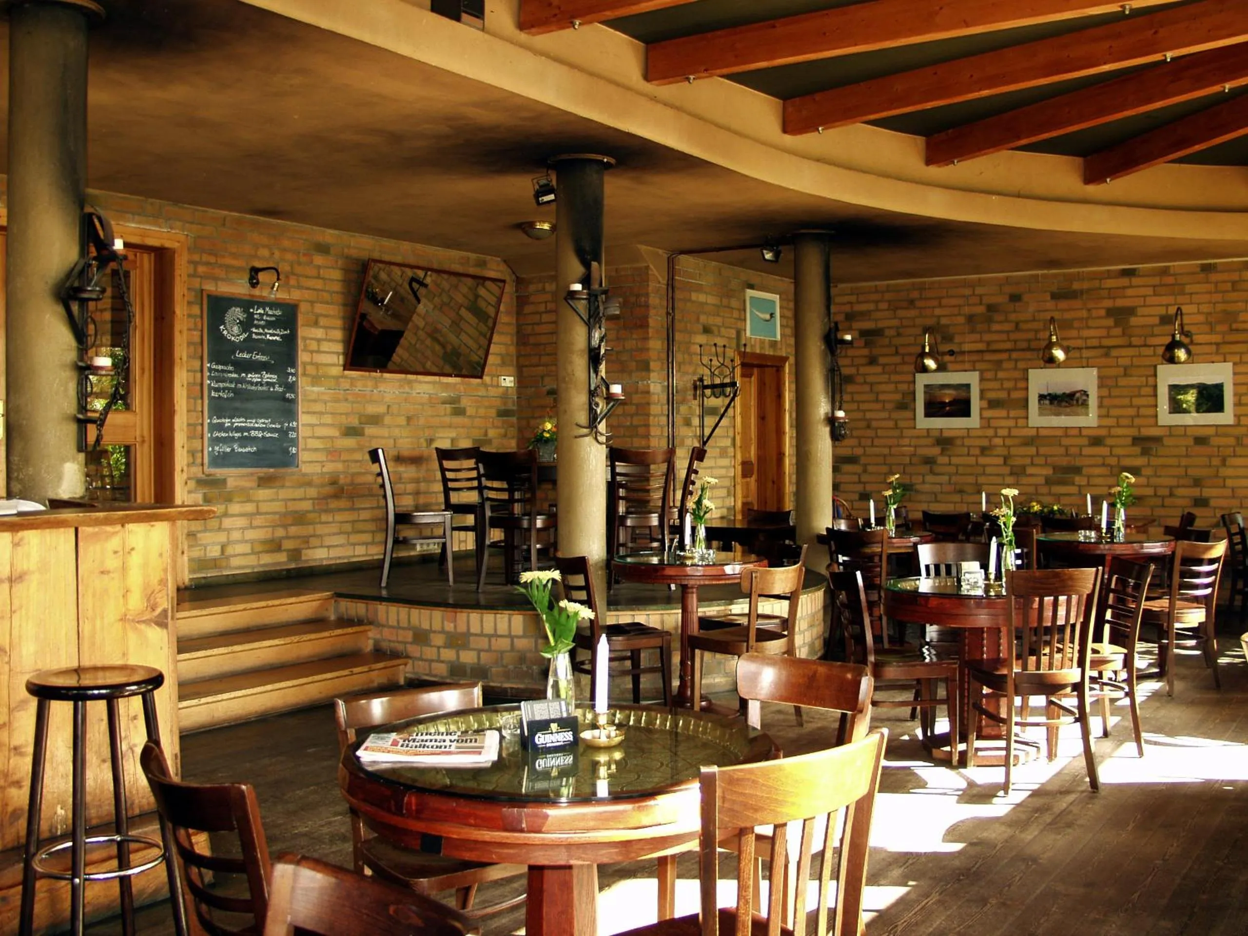 Restaurant/places to eat in Seminar- und Gästehaus Flussbad Gartenstrasse