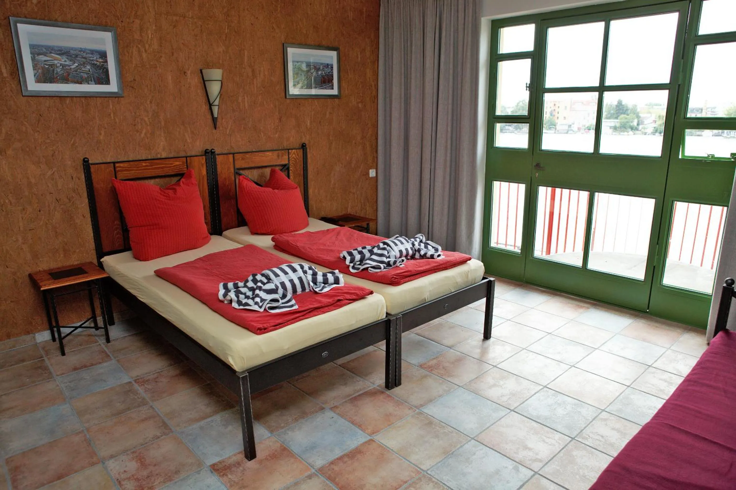 Photo of the whole room, Bed in Seminar- und Gästehaus Flussbad Gartenstrasse