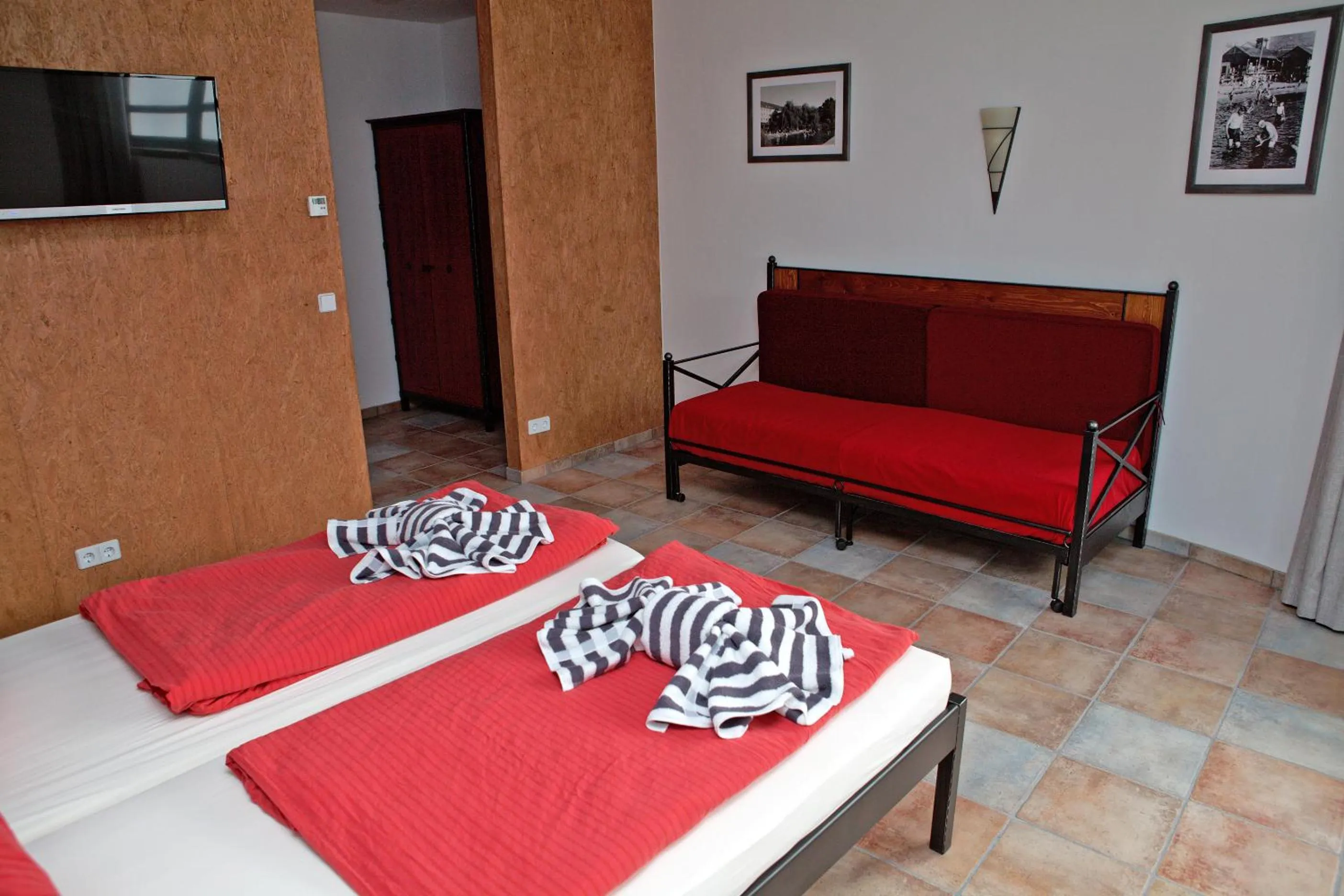 Bed in Seminar- und Gästehaus Flussbad Gartenstrasse