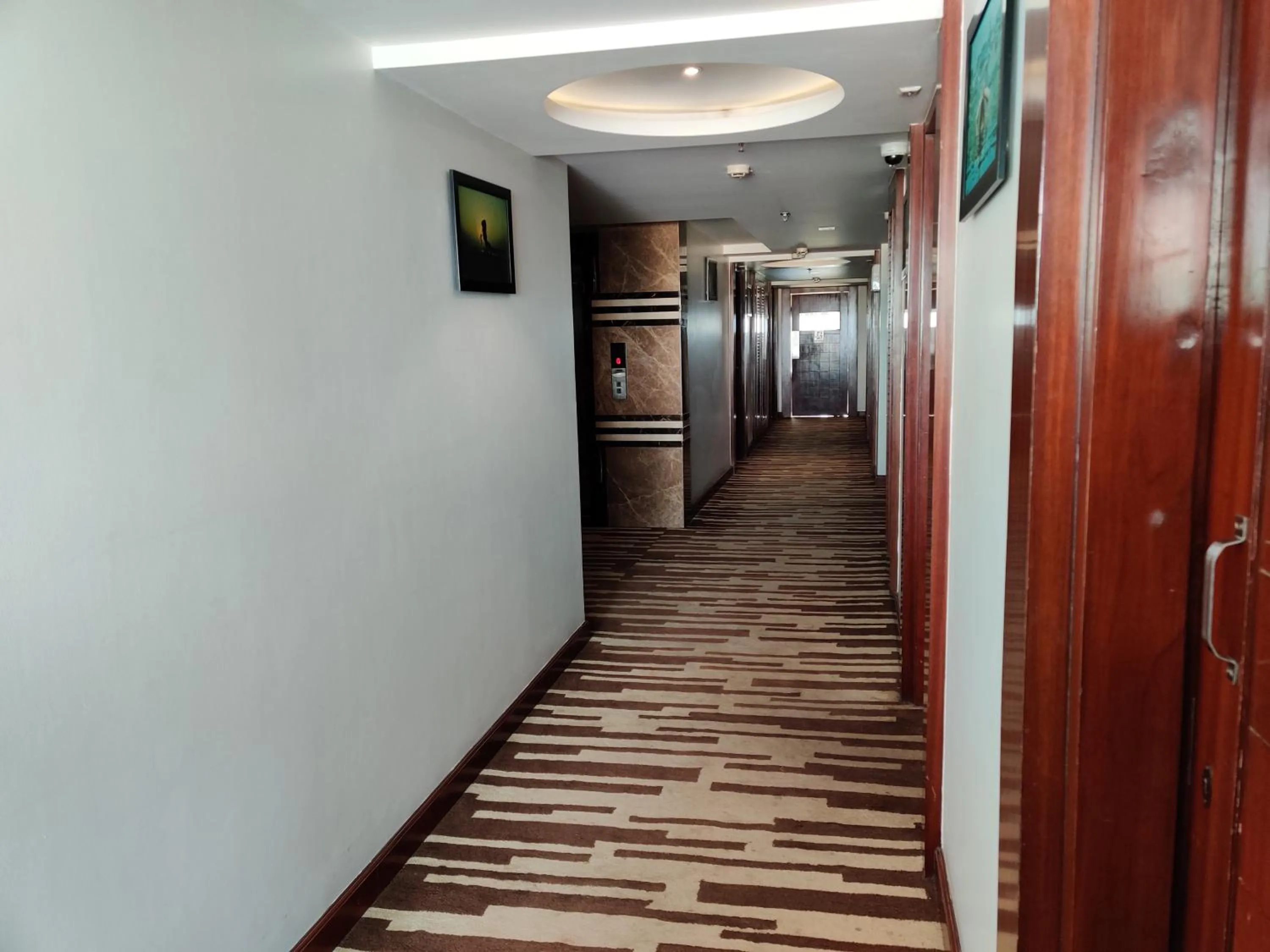 elevator in Comfort Inn Benares