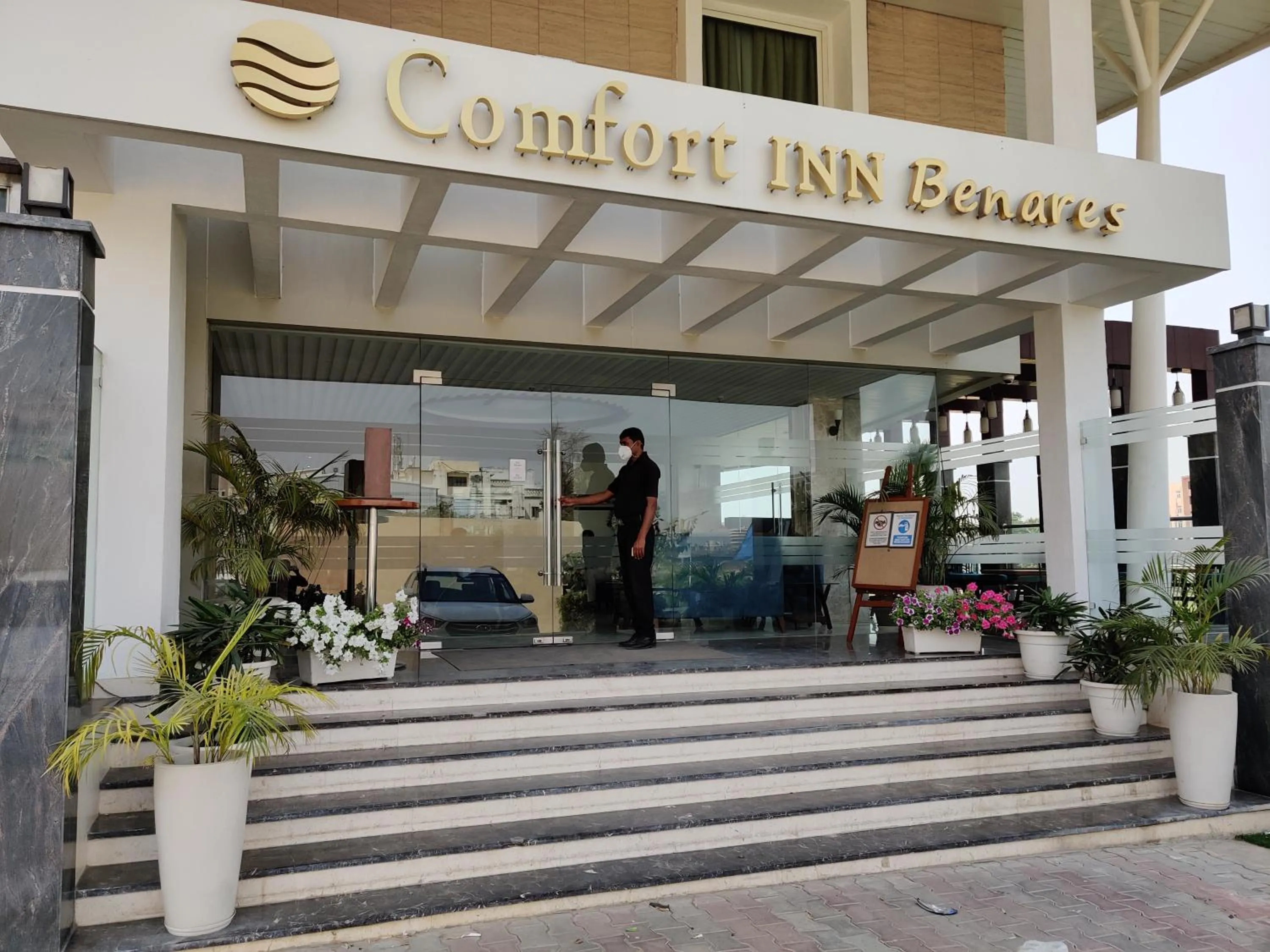 Facade/entrance in Comfort Inn Benares