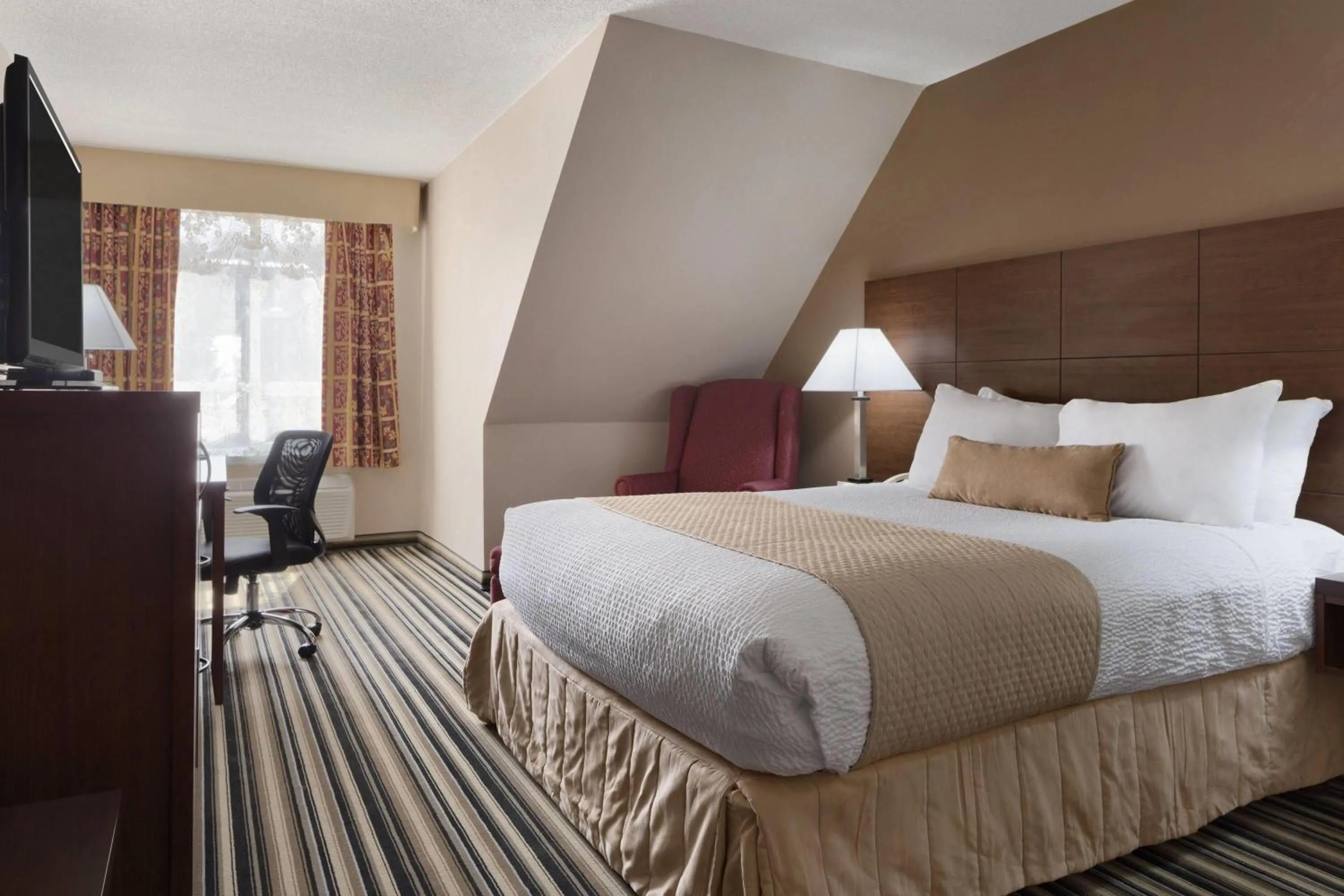 Photo of the whole room, Bed in Days Inn by Wyndham Dalhousie