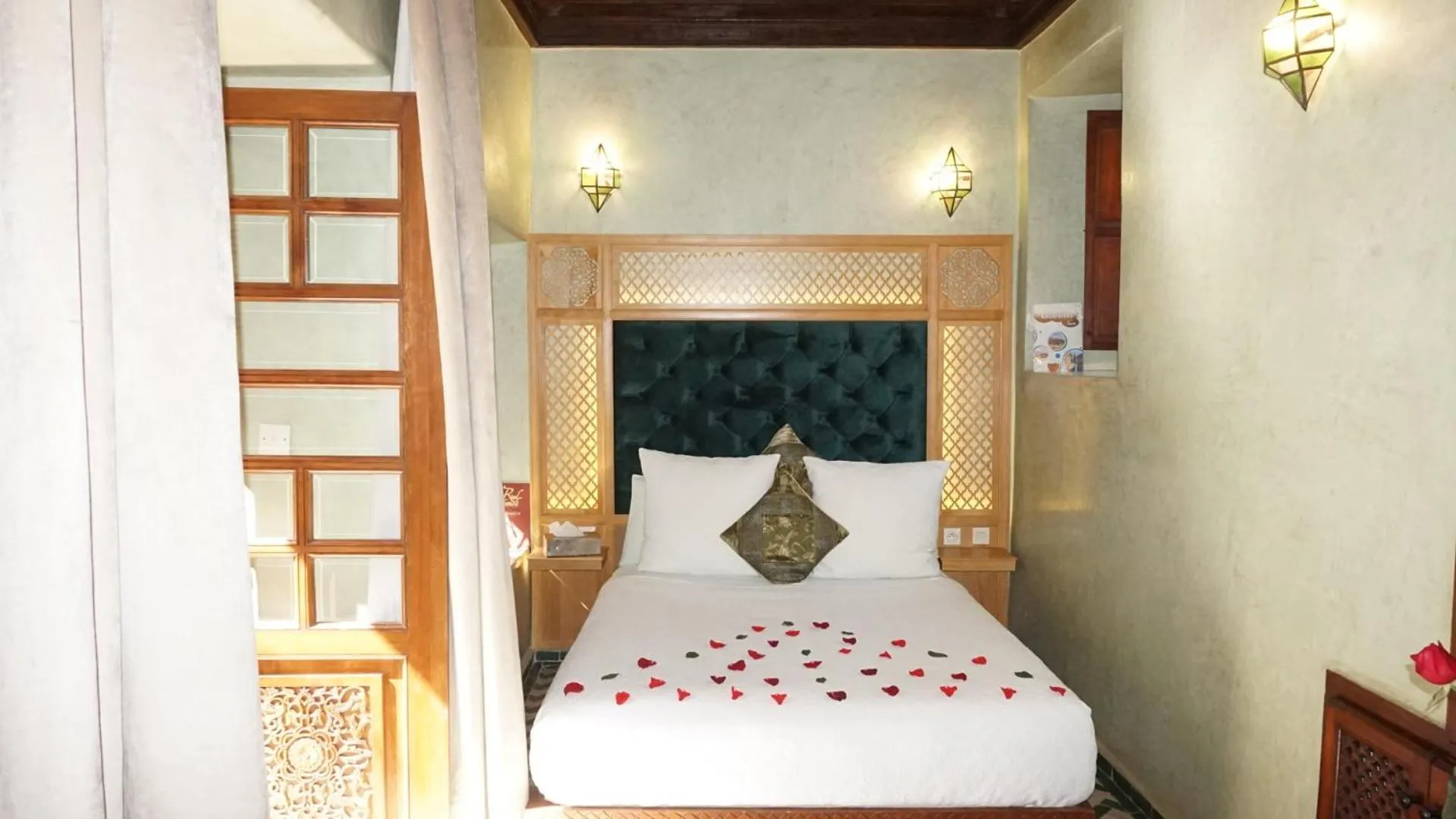 Photo of the whole room, Bed in Riad Samsli