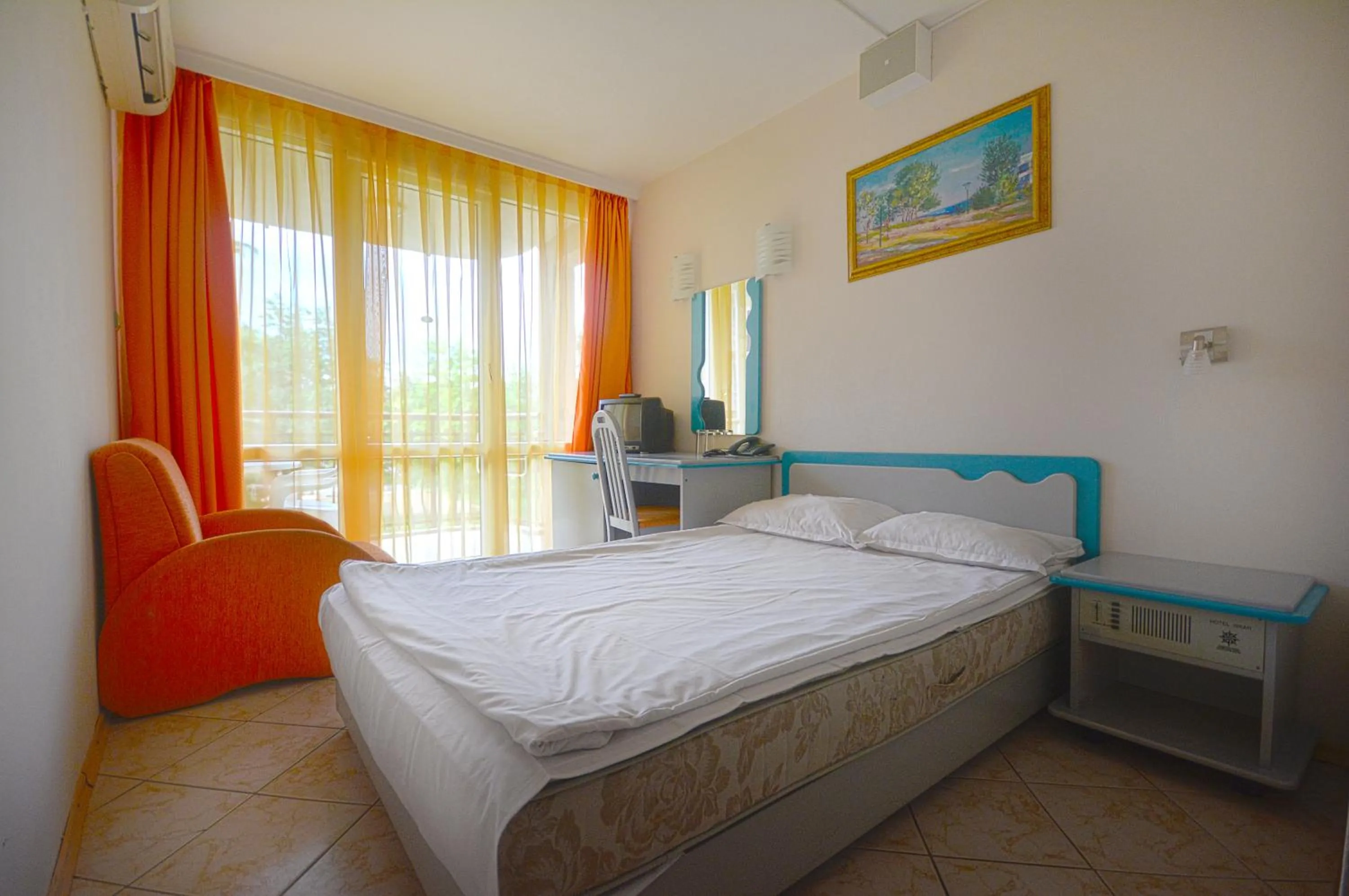 Bedroom, Bed in Hotel Iskar & Aquapark - All Inclusive