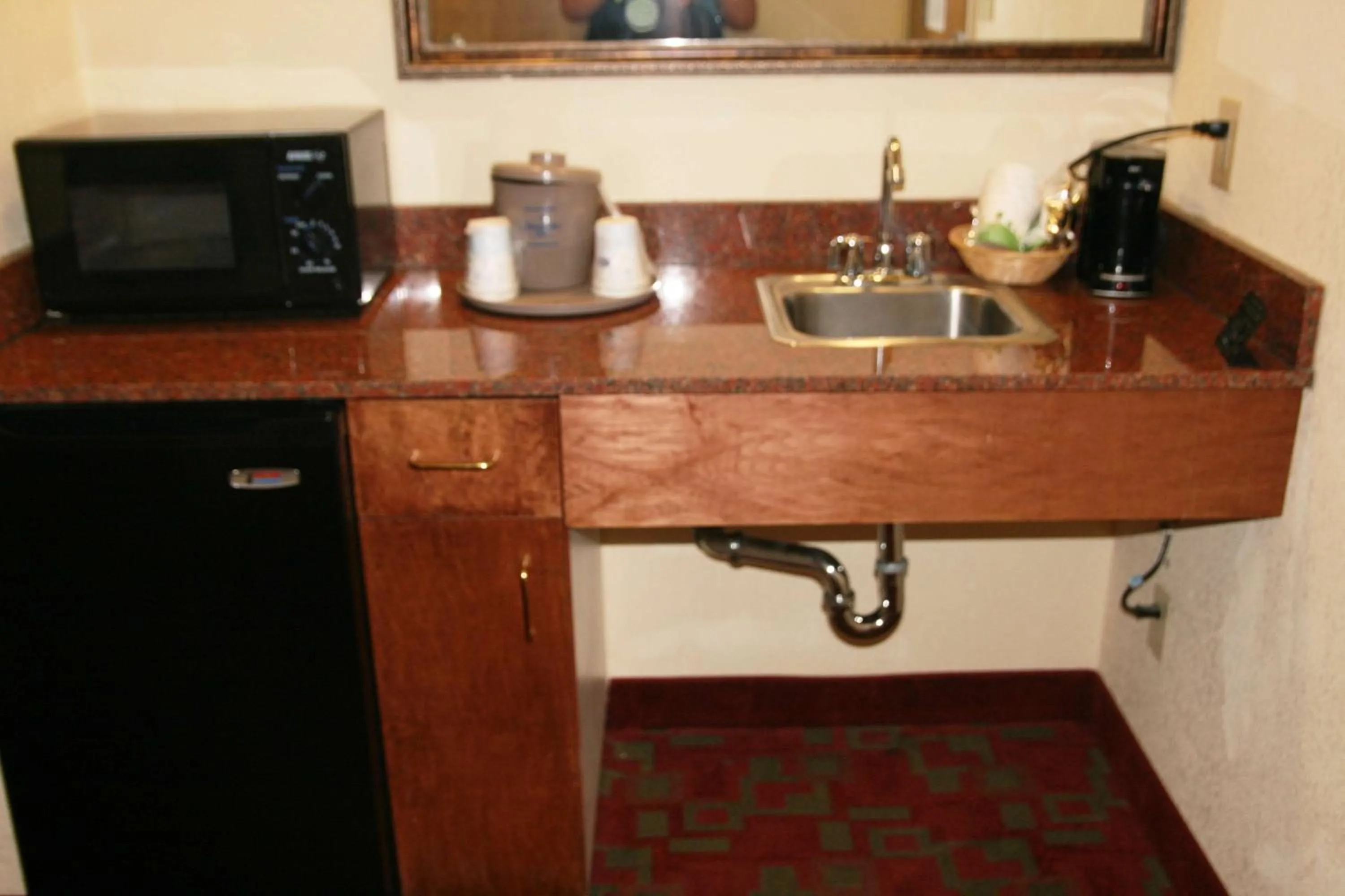 Kitchen or kitchenette in Hampton Inn Canton