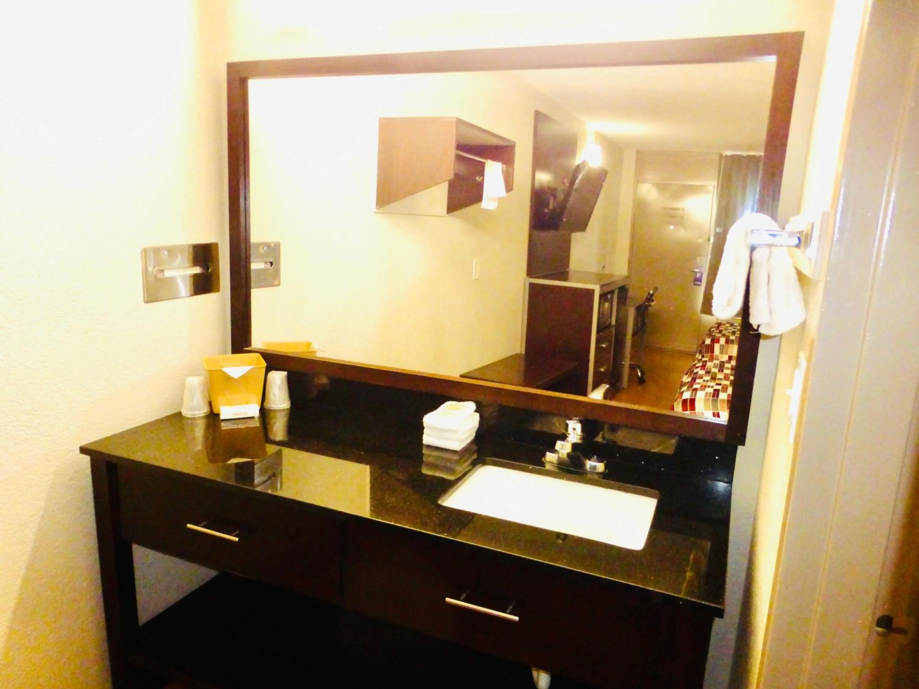 Bathroom in Red Roof Inn Corpus Christi North - Near Downtown