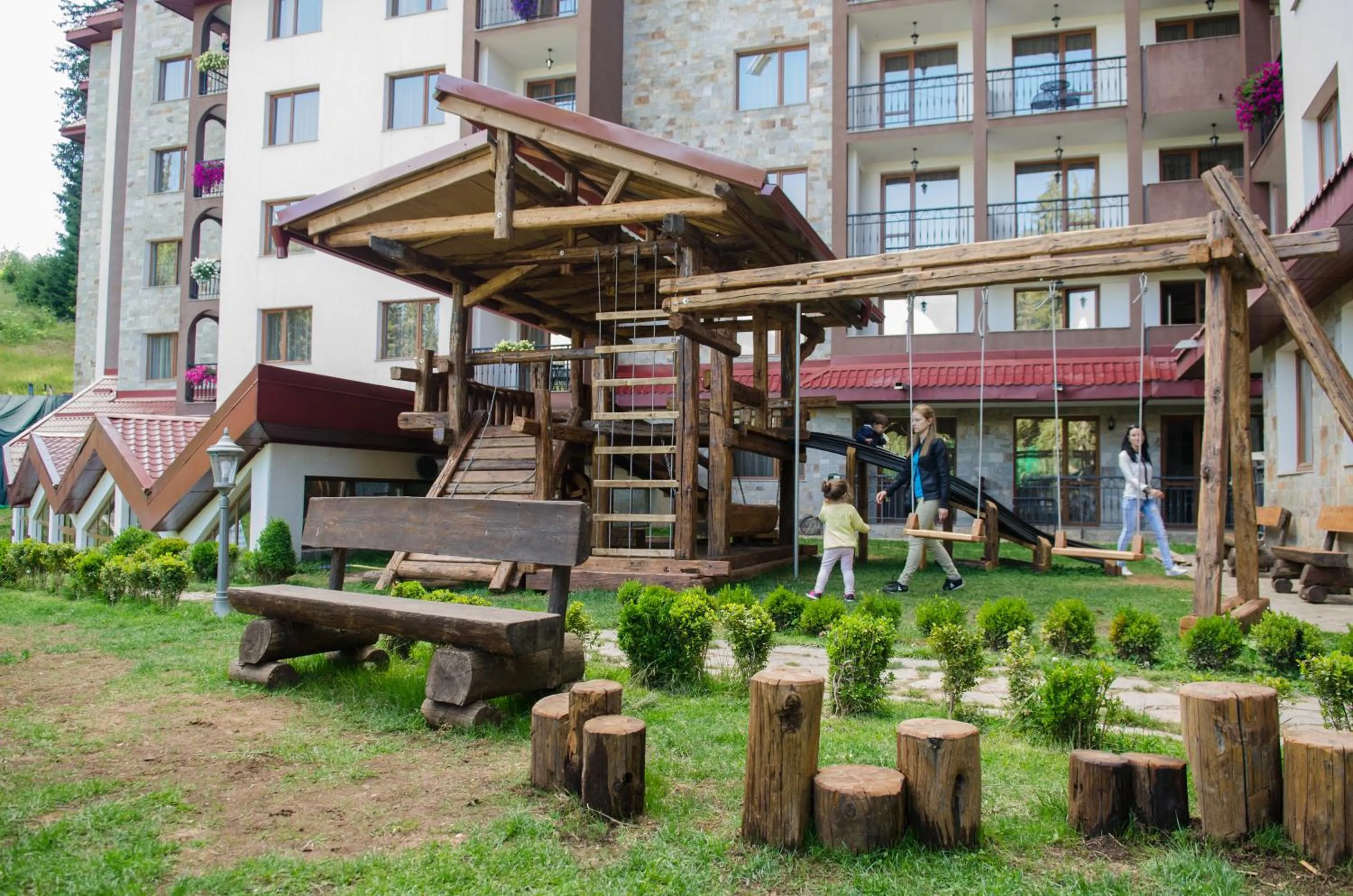 Patio in Complex Kamelia