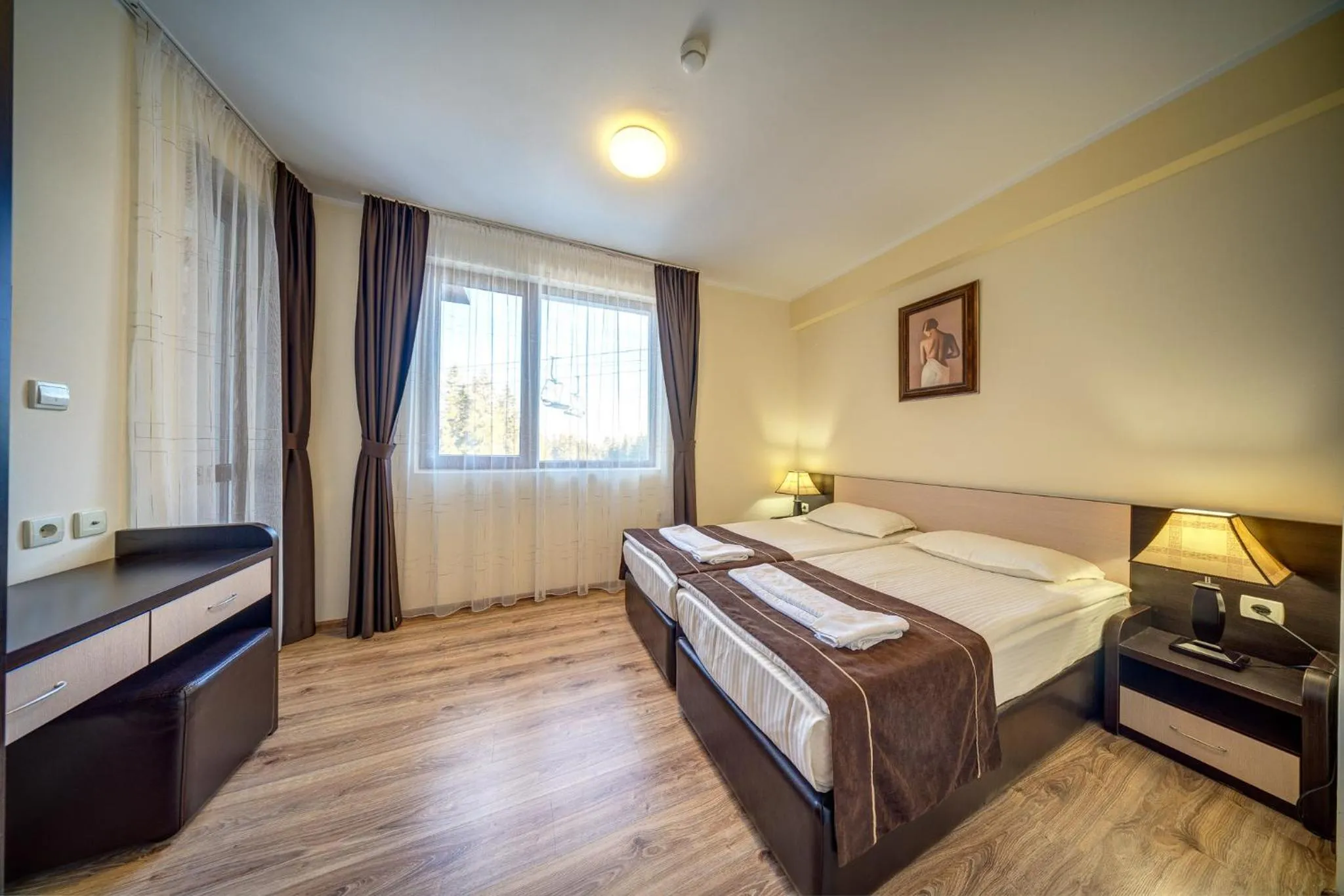 Bed in Complex Kamelia