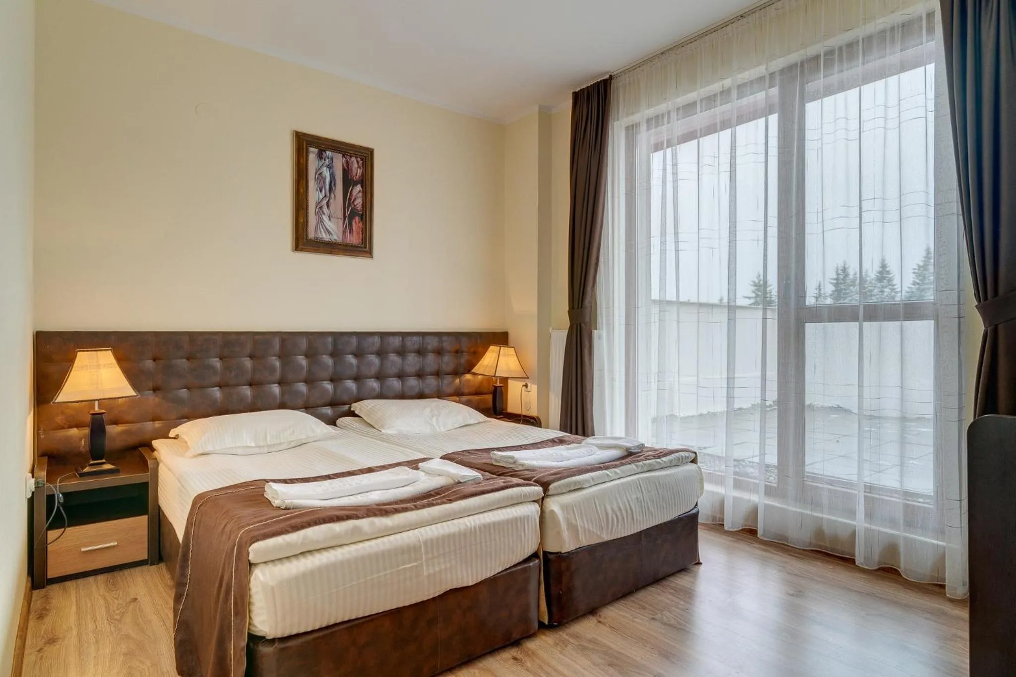 Bed in Complex Kamelia