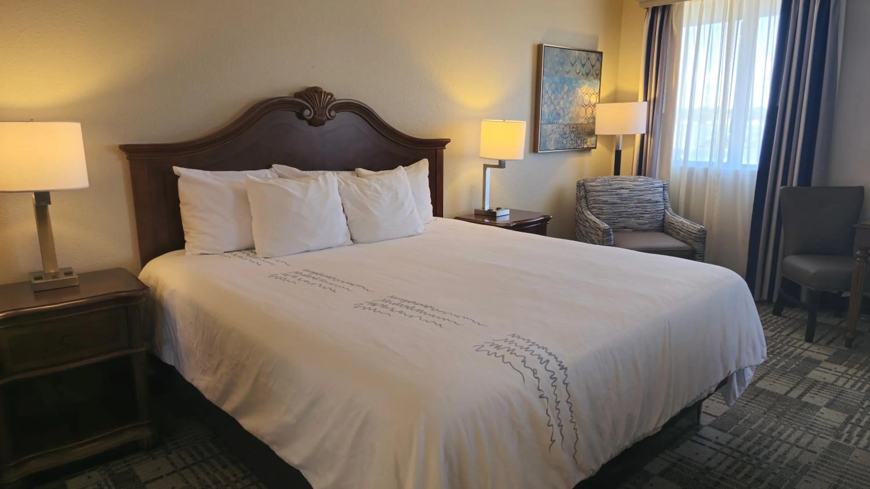 Bedroom, Bed in Best Western Plus Dubuque Hotel and Conference Center