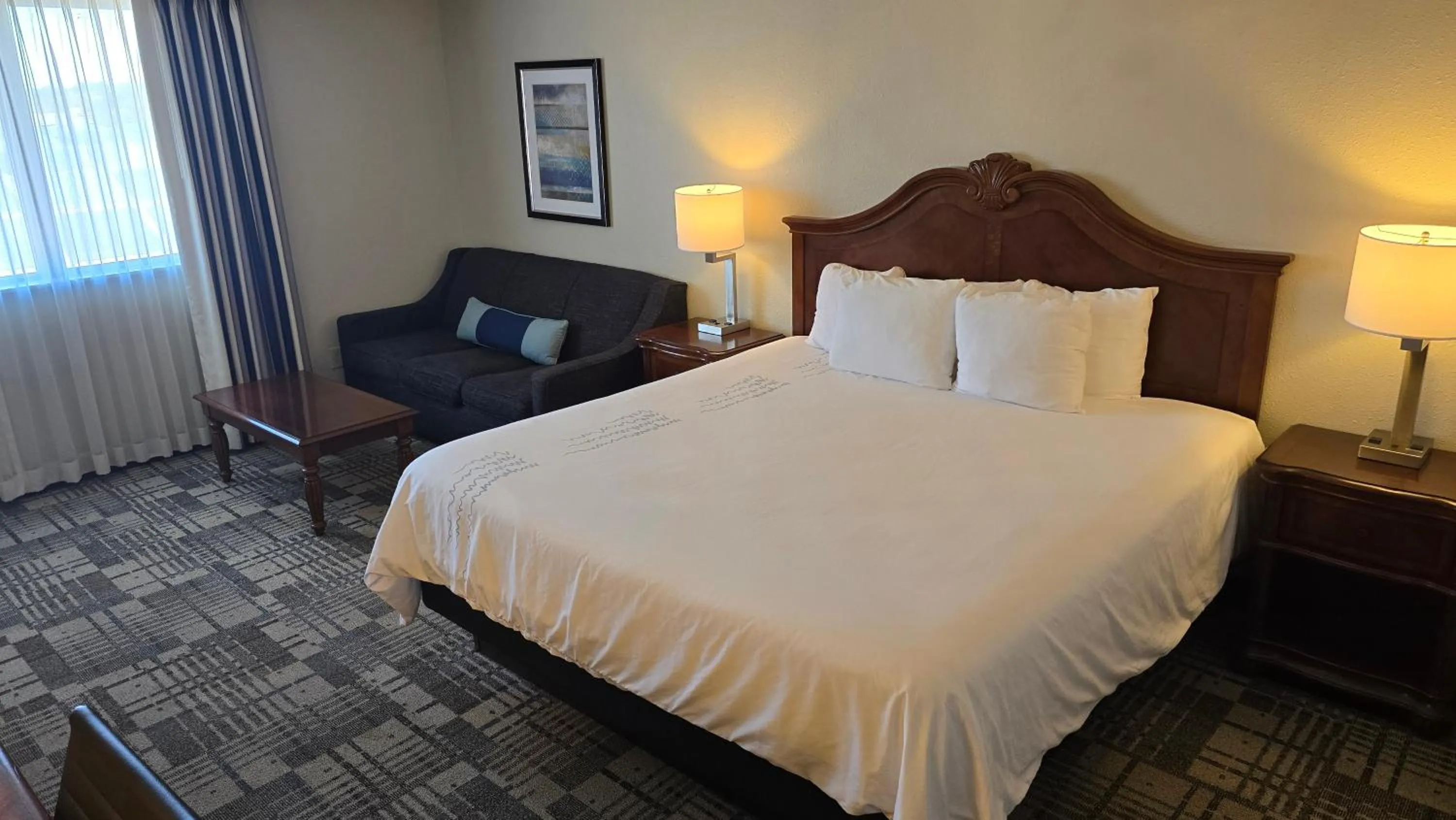 Bedroom, Bed in Best Western Plus Dubuque Hotel and Conference Center
