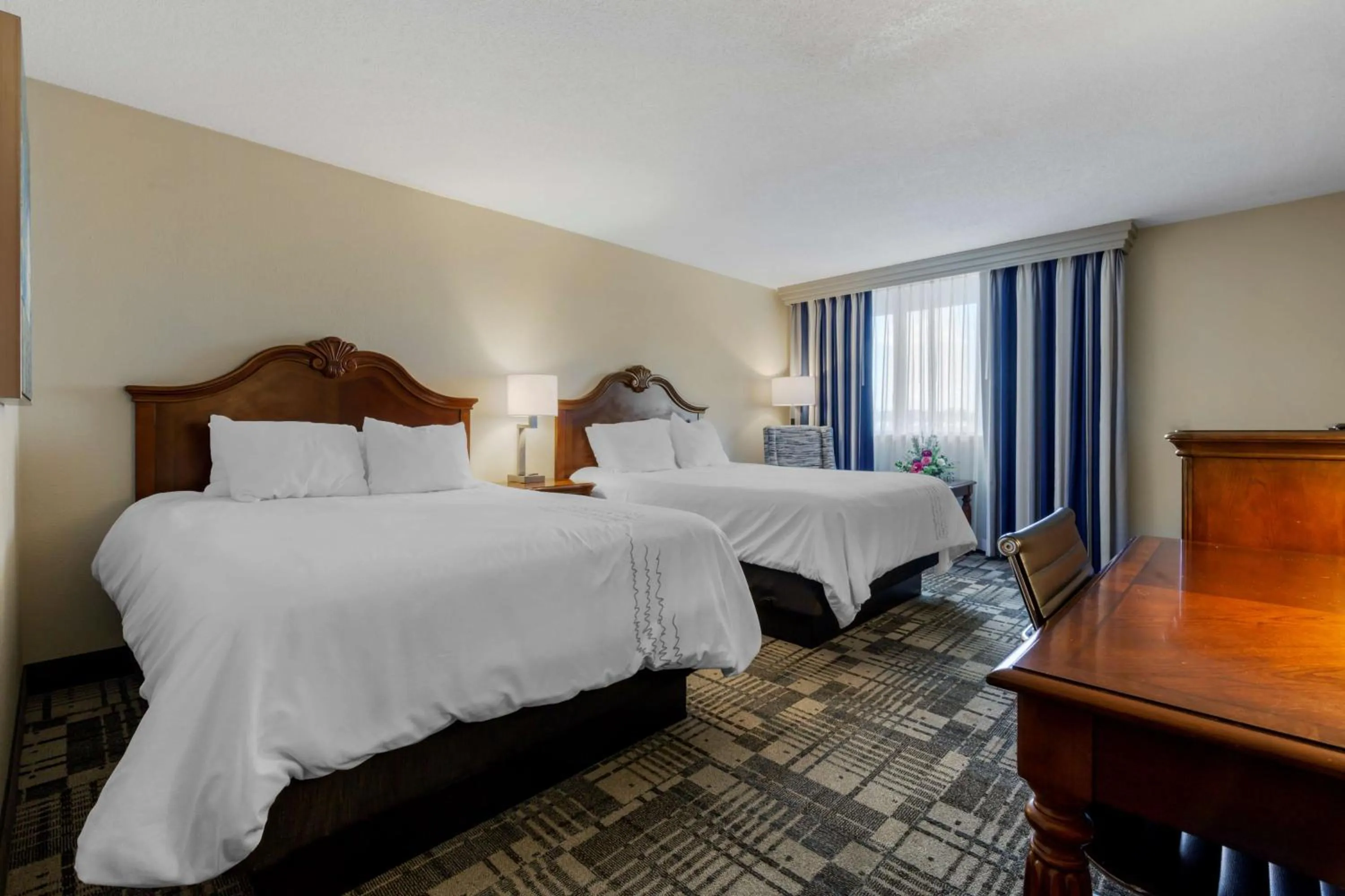 Bedroom, Bed in Best Western Plus Dubuque Hotel and Conference Center