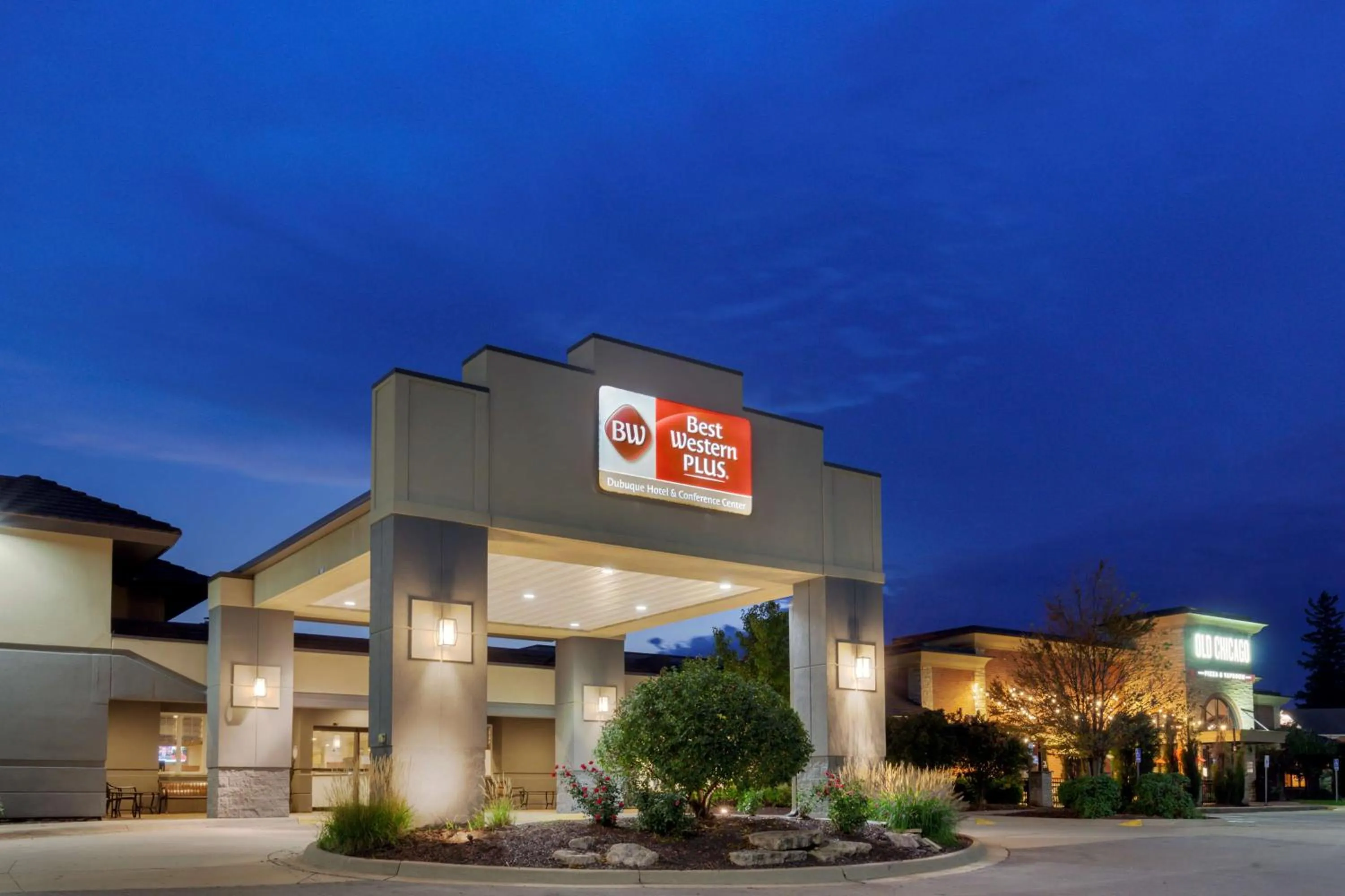 Property building in Best Western Plus Dubuque Hotel and Conference Center