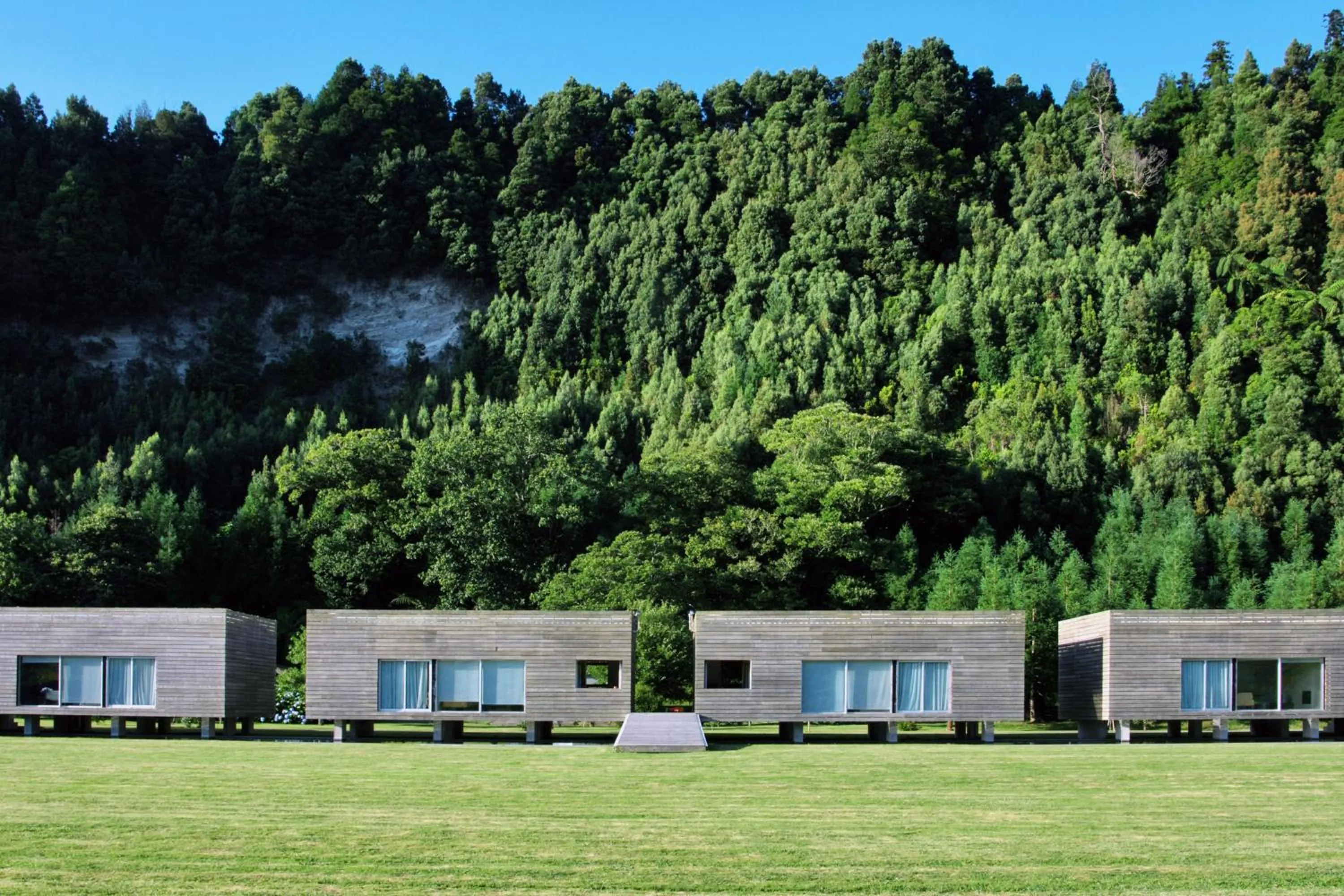 Facade/entrance in Furnas Lake Forest Living