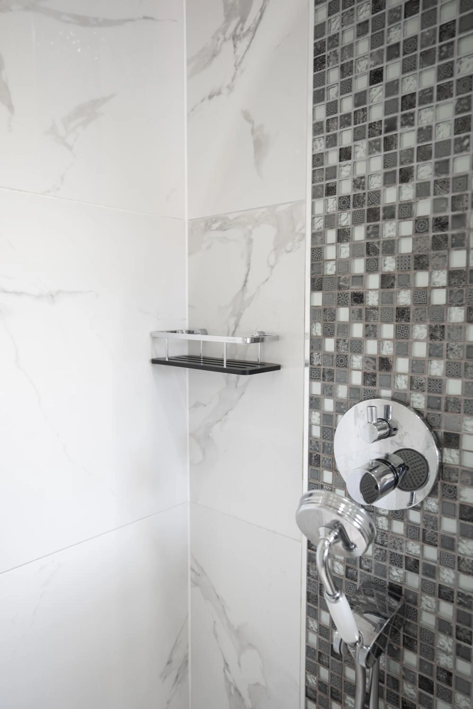 Shower in Dower House Hotel