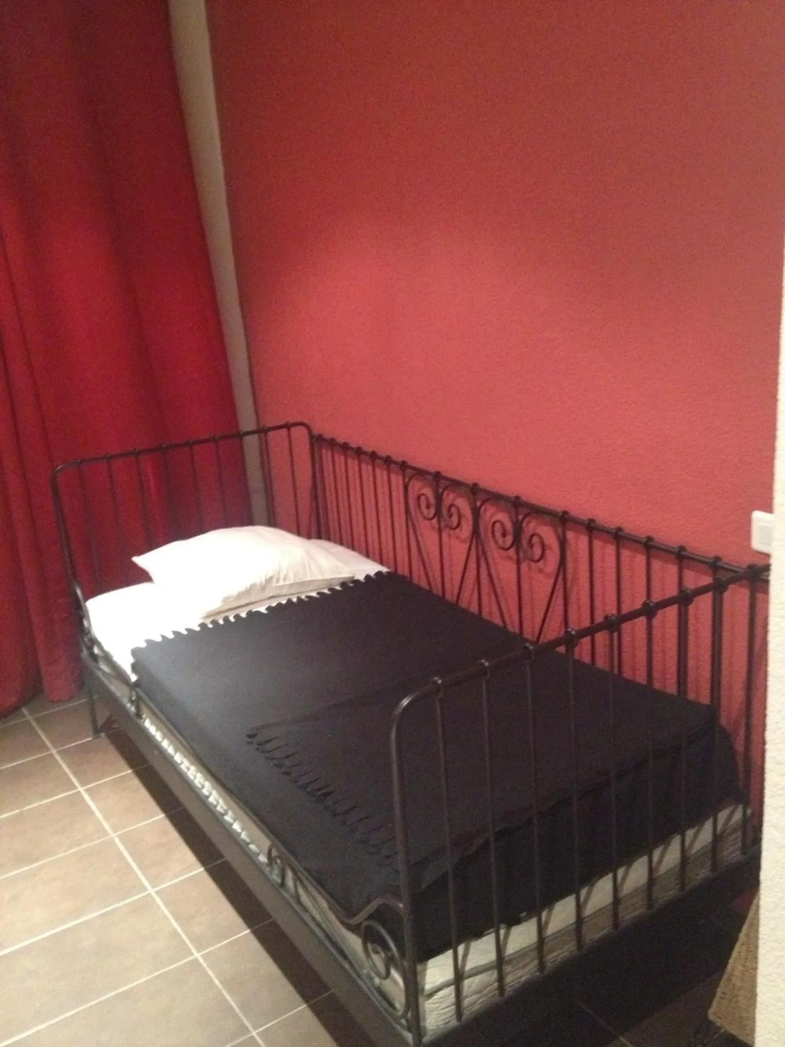 Bed in Hotel Restaurant La Frégate