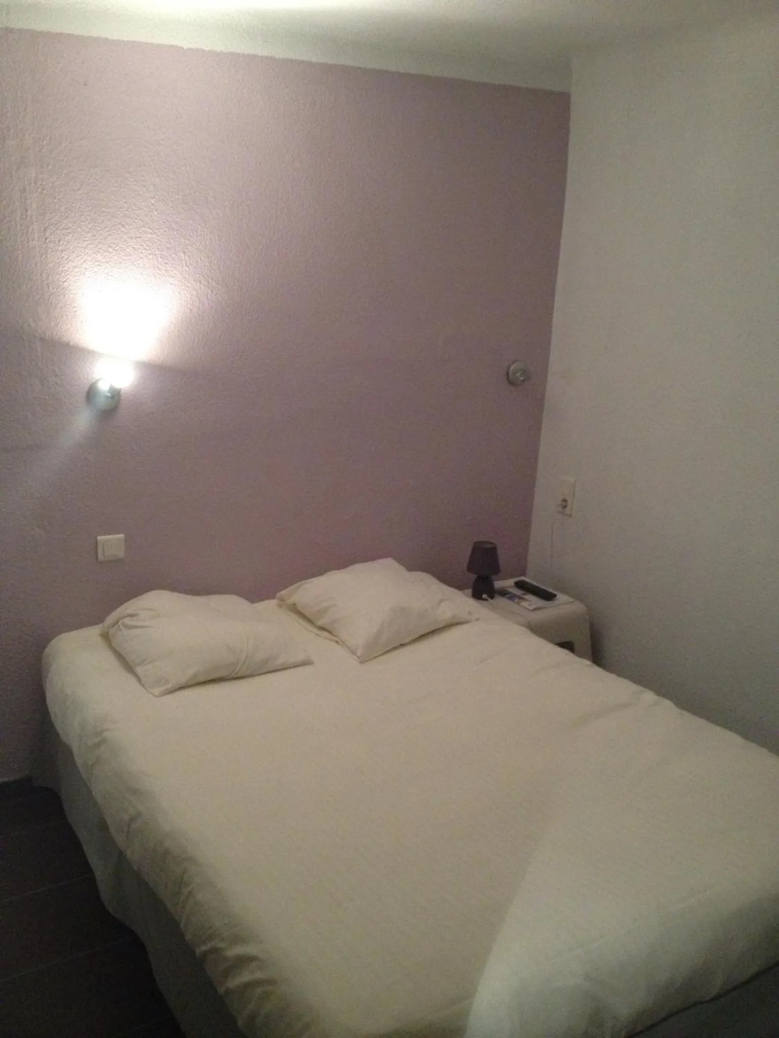 Bed in Hotel Restaurant La Frégate