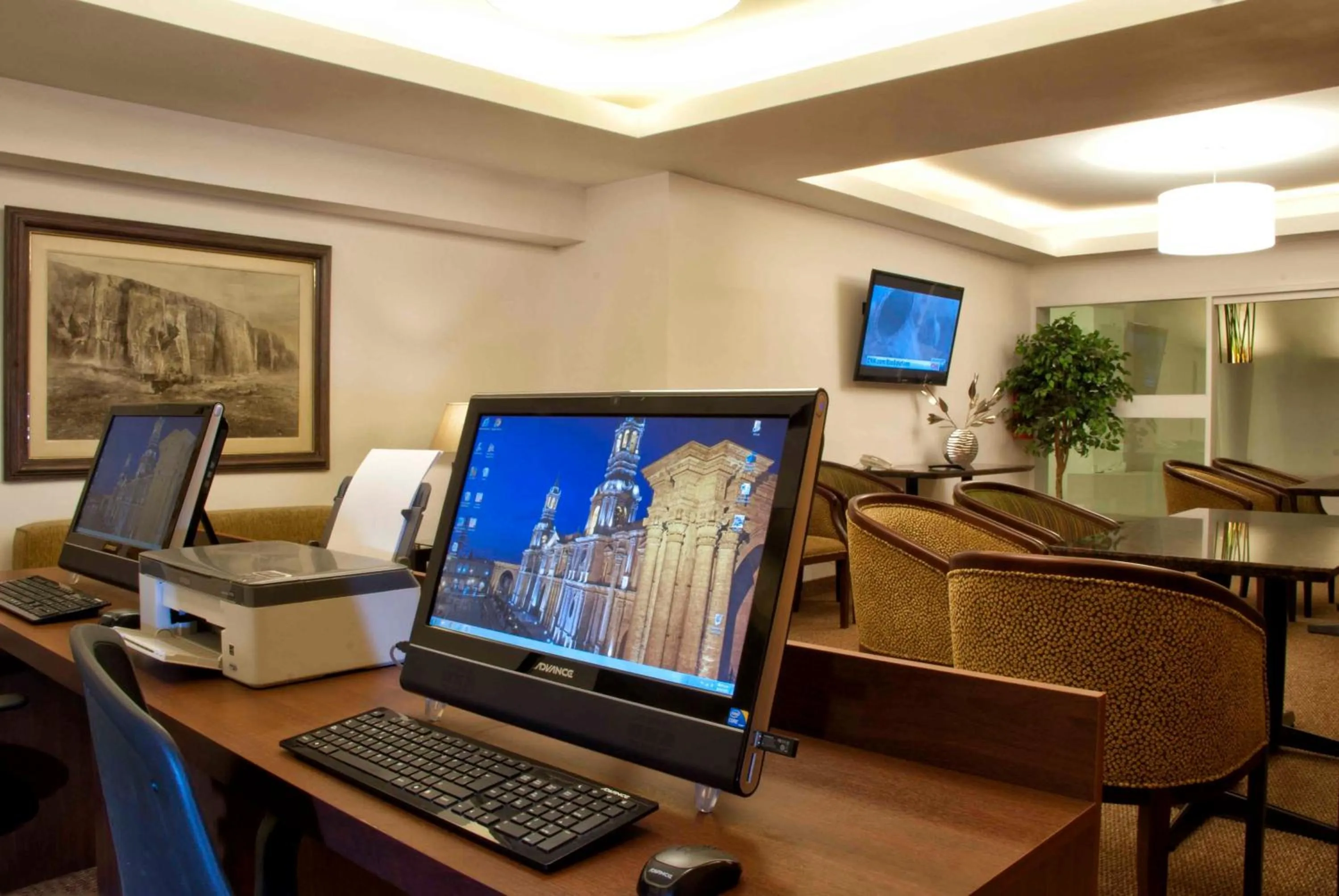 Business facilities in Tierra Viva Arequipa Plaza