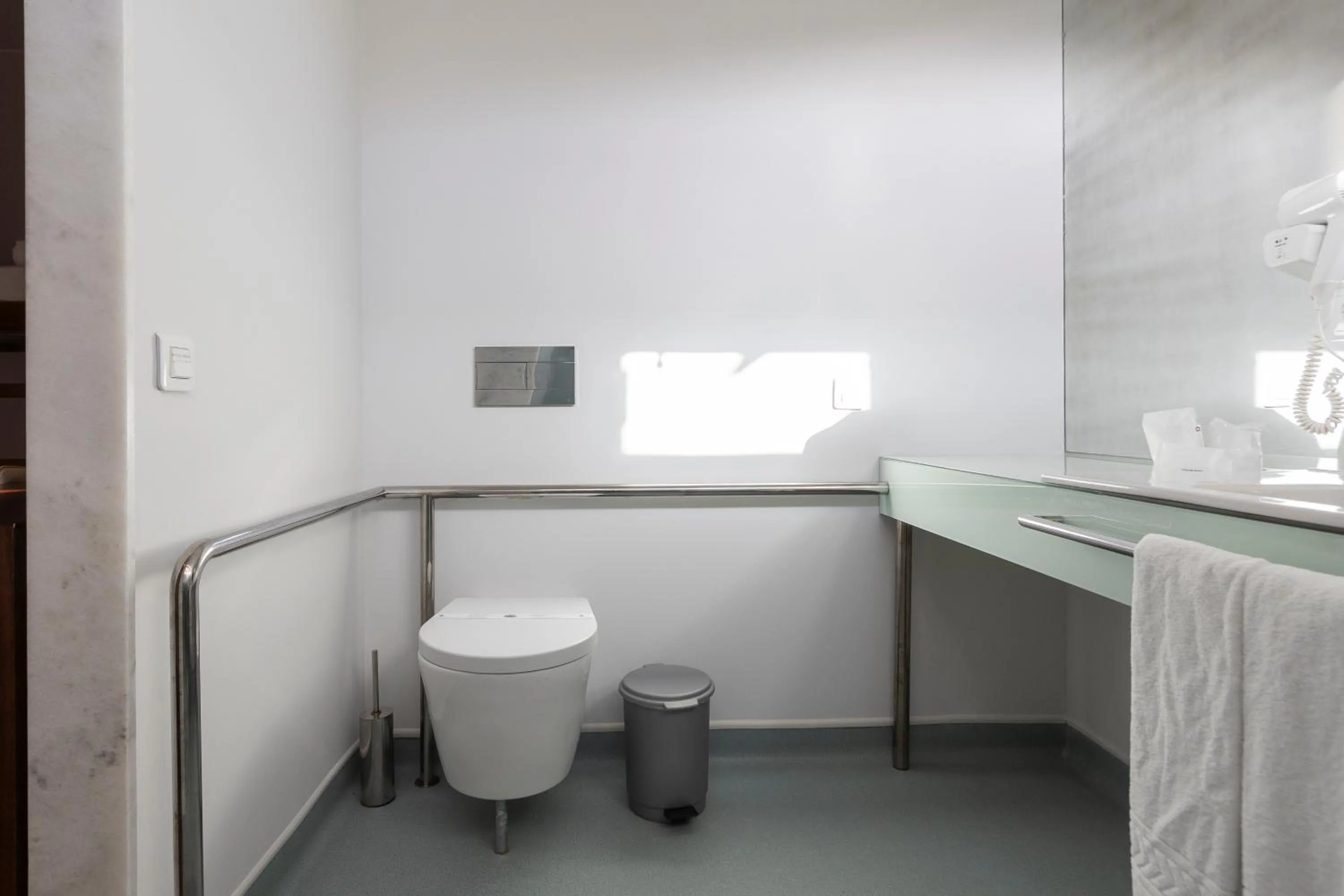 Toilet in Hotel Rali Viana