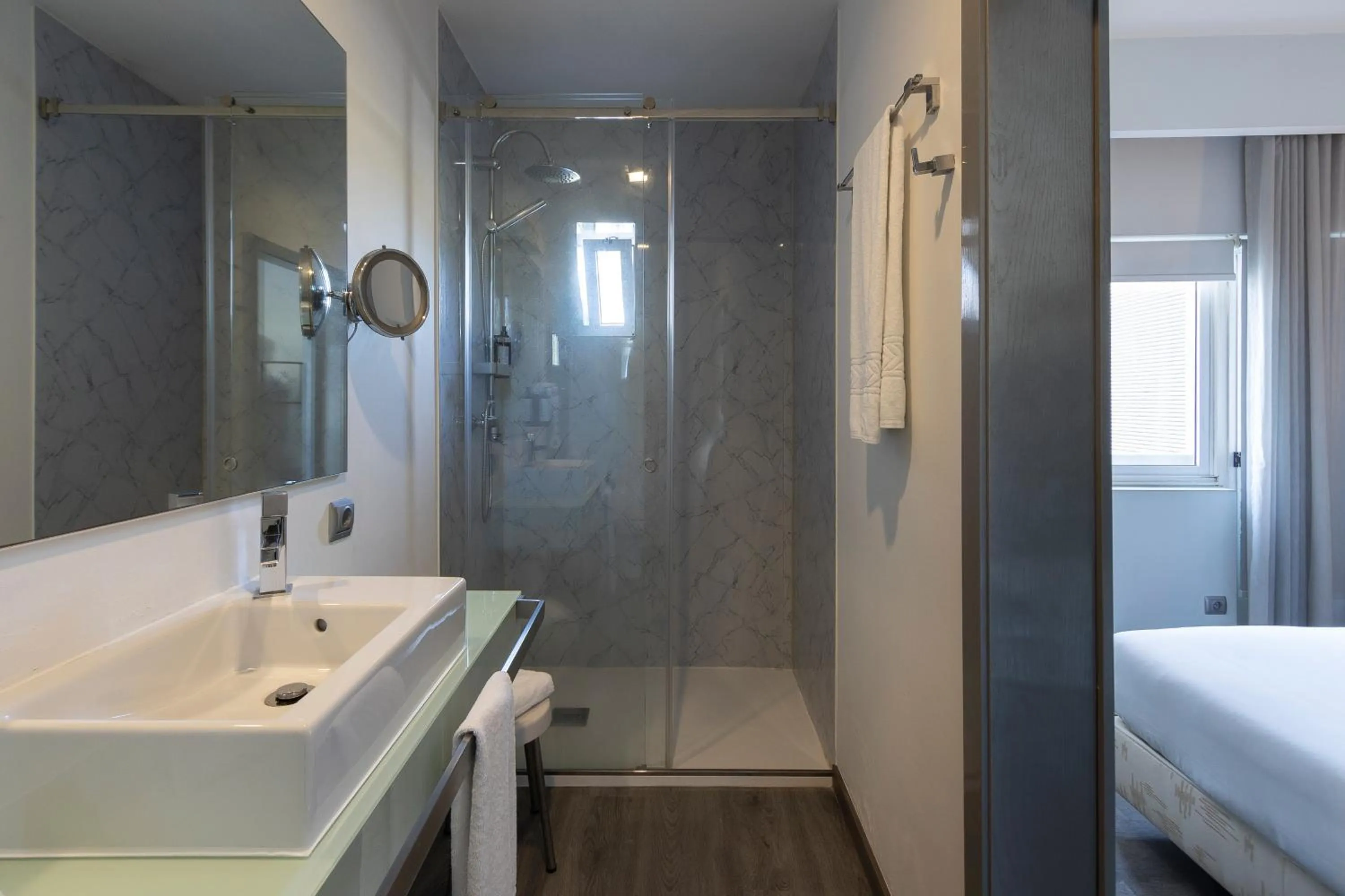 Shower in Hotel Rali Viana