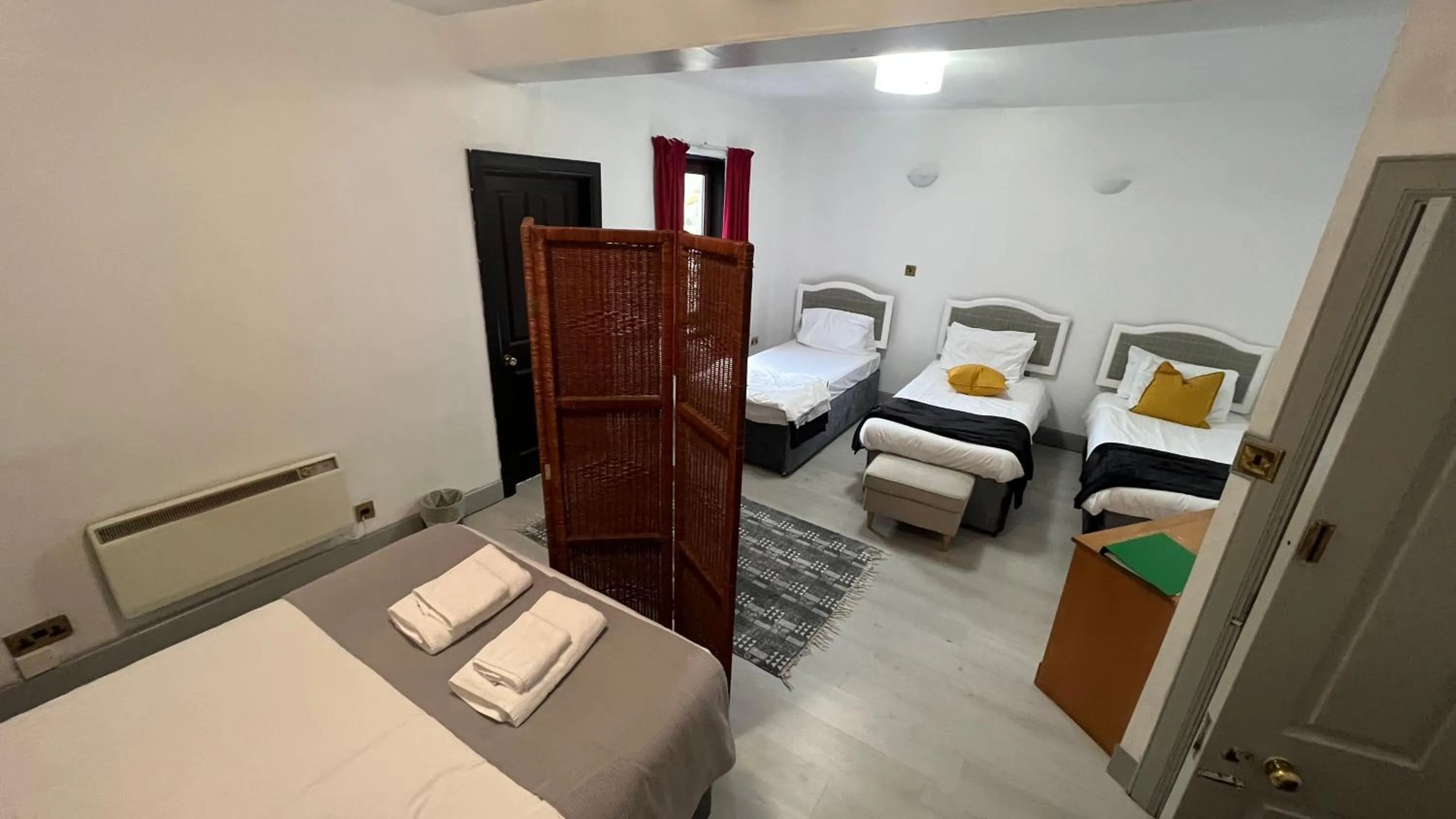 Bedroom, Bed in Hotel Square