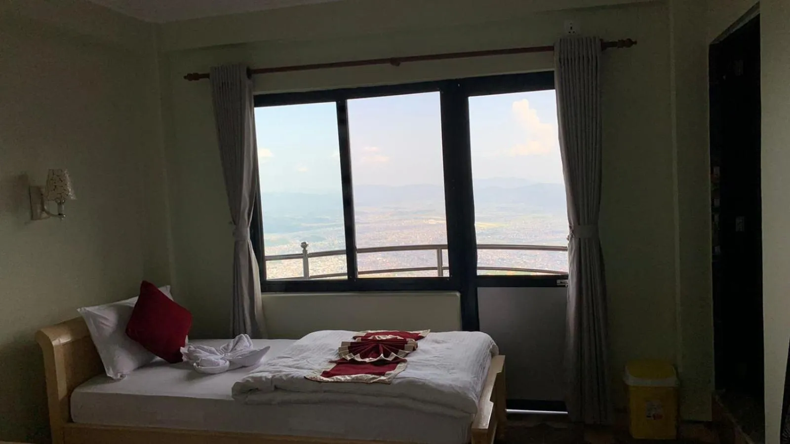 Bed in Hotel Pristine Himalaya