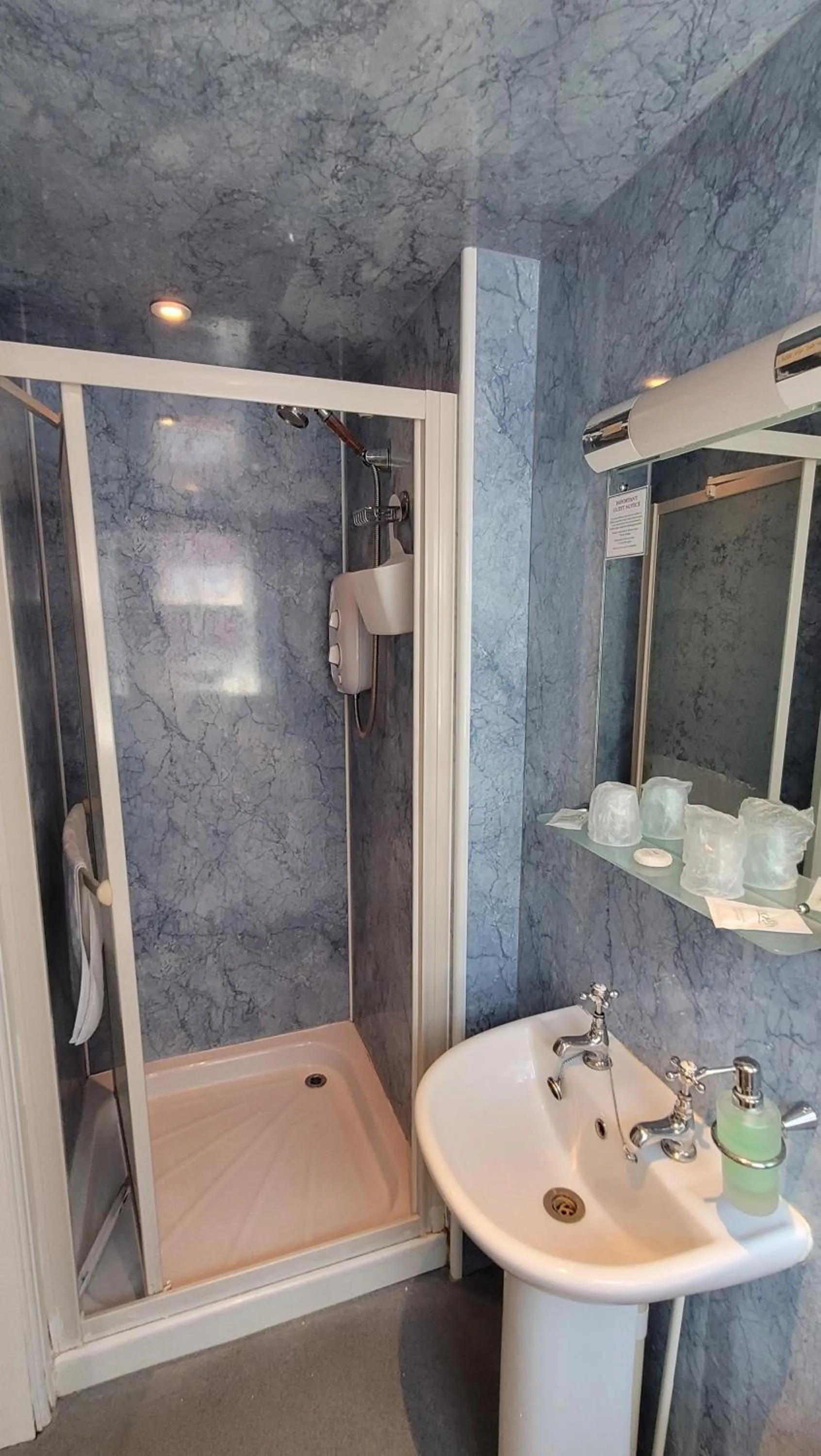 Shower in Argyle Lodge Self Catering Guest House