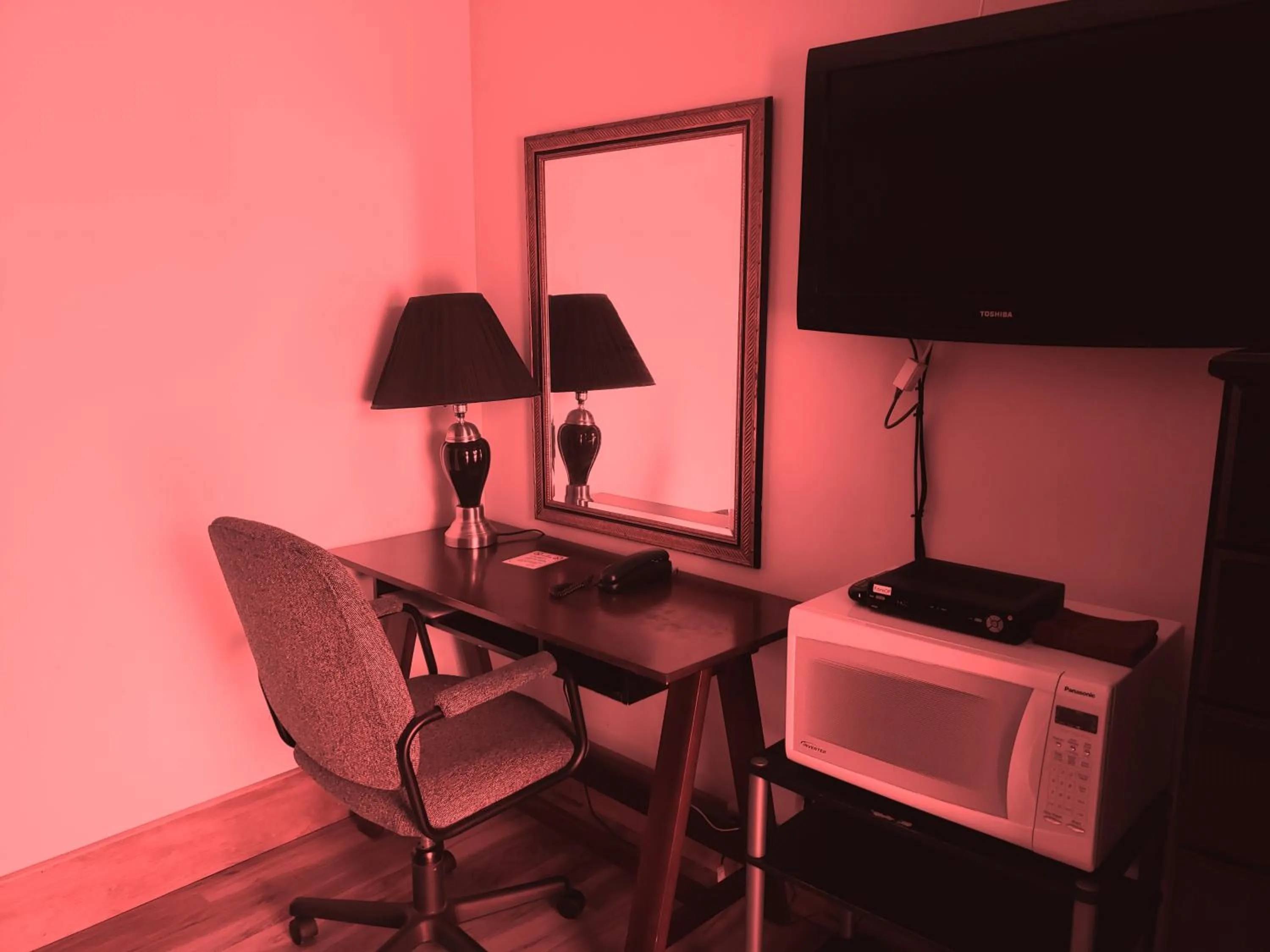 TV and multimedia in Wildwood Motel