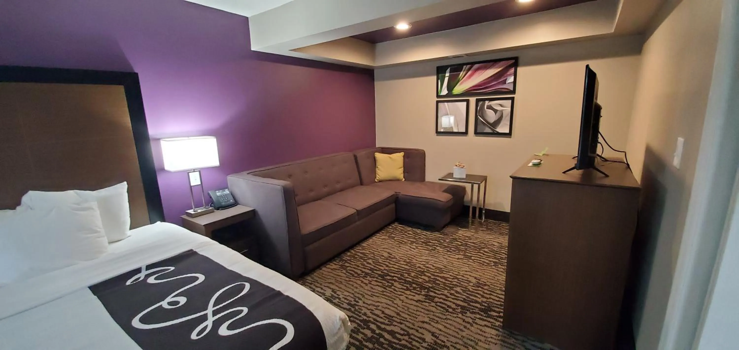 Bed in La Quinta by Wyndham Columbus North