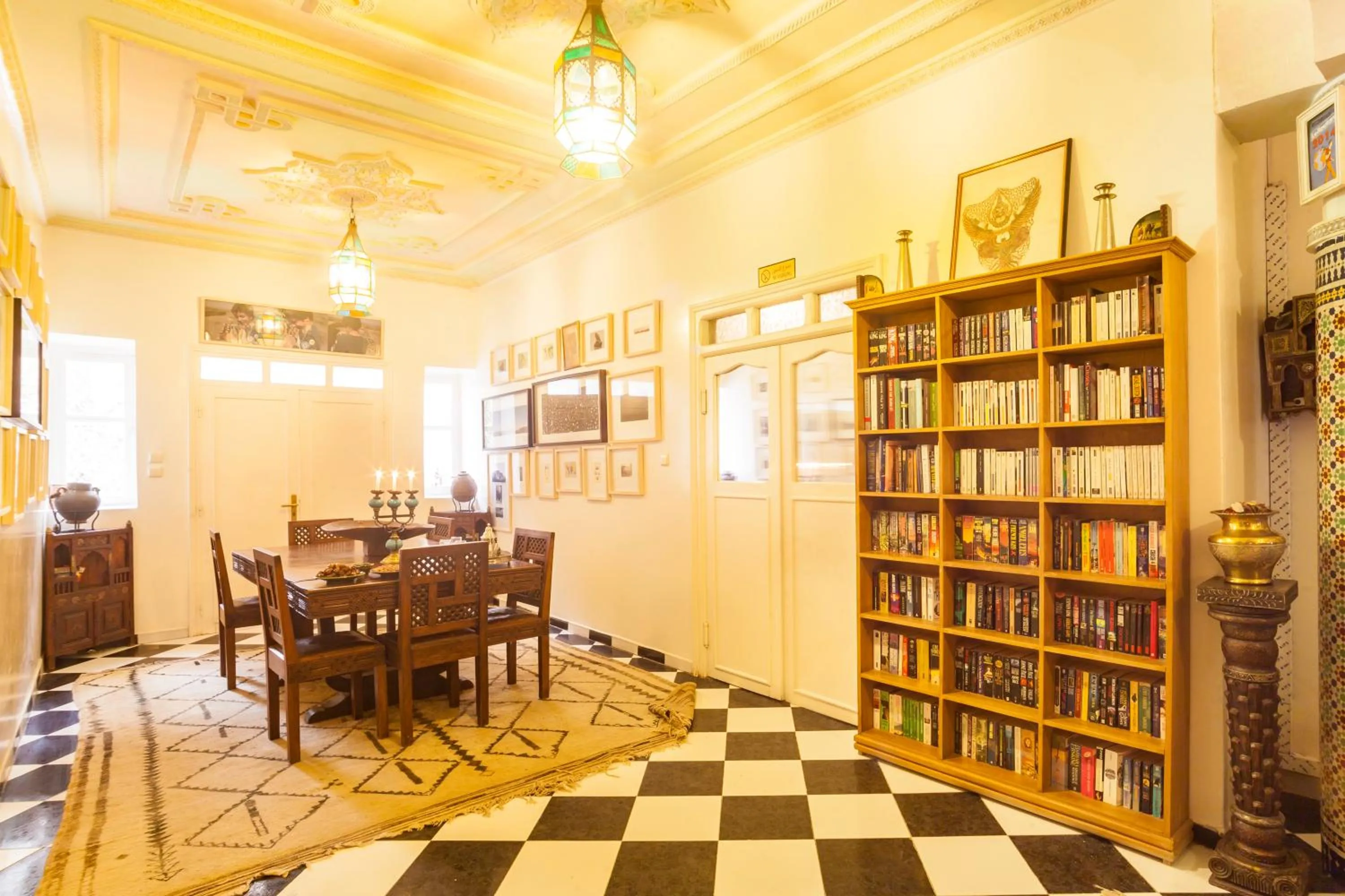 Library in Riad Dar Sofian