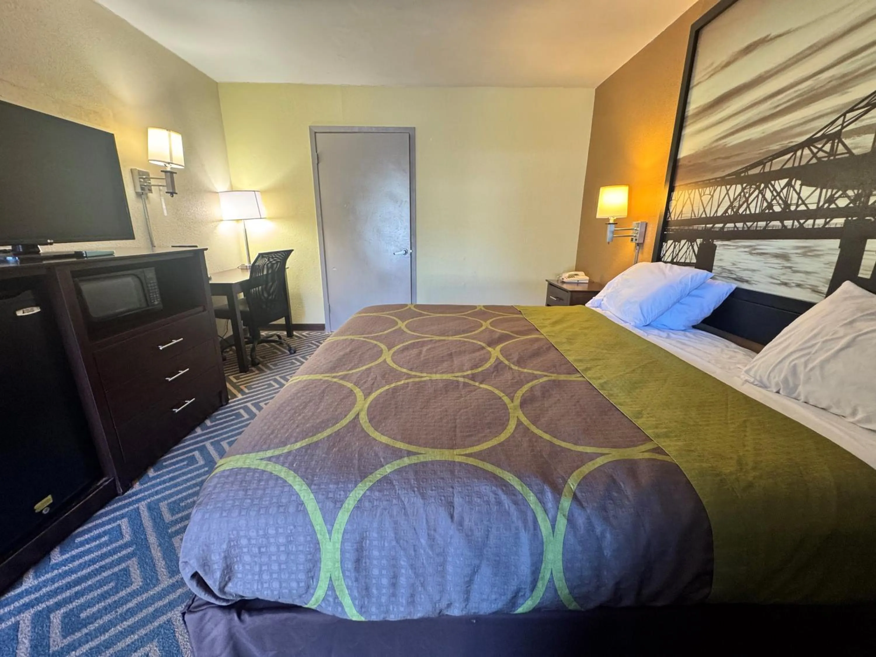 Photo of the whole room, Bed in Super 8 by Wyndham Laurel