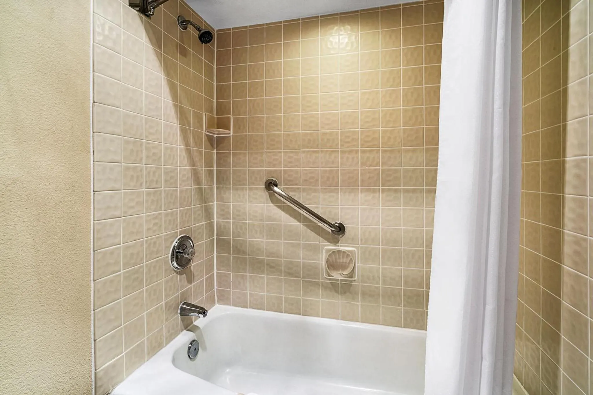 Shower in Winnemucca Inn & Casino