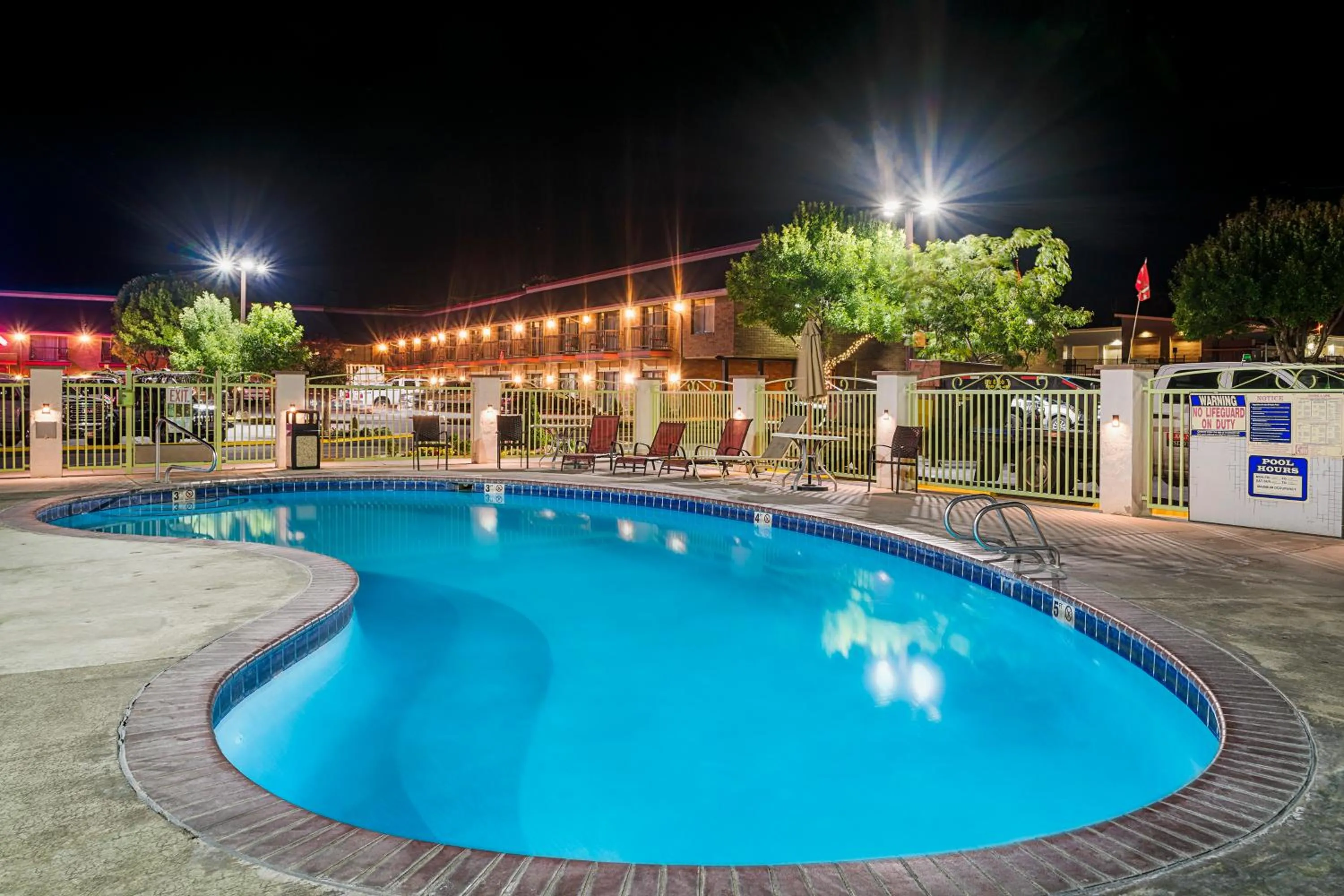 Swimming pool in Winnemucca Inn & Casino