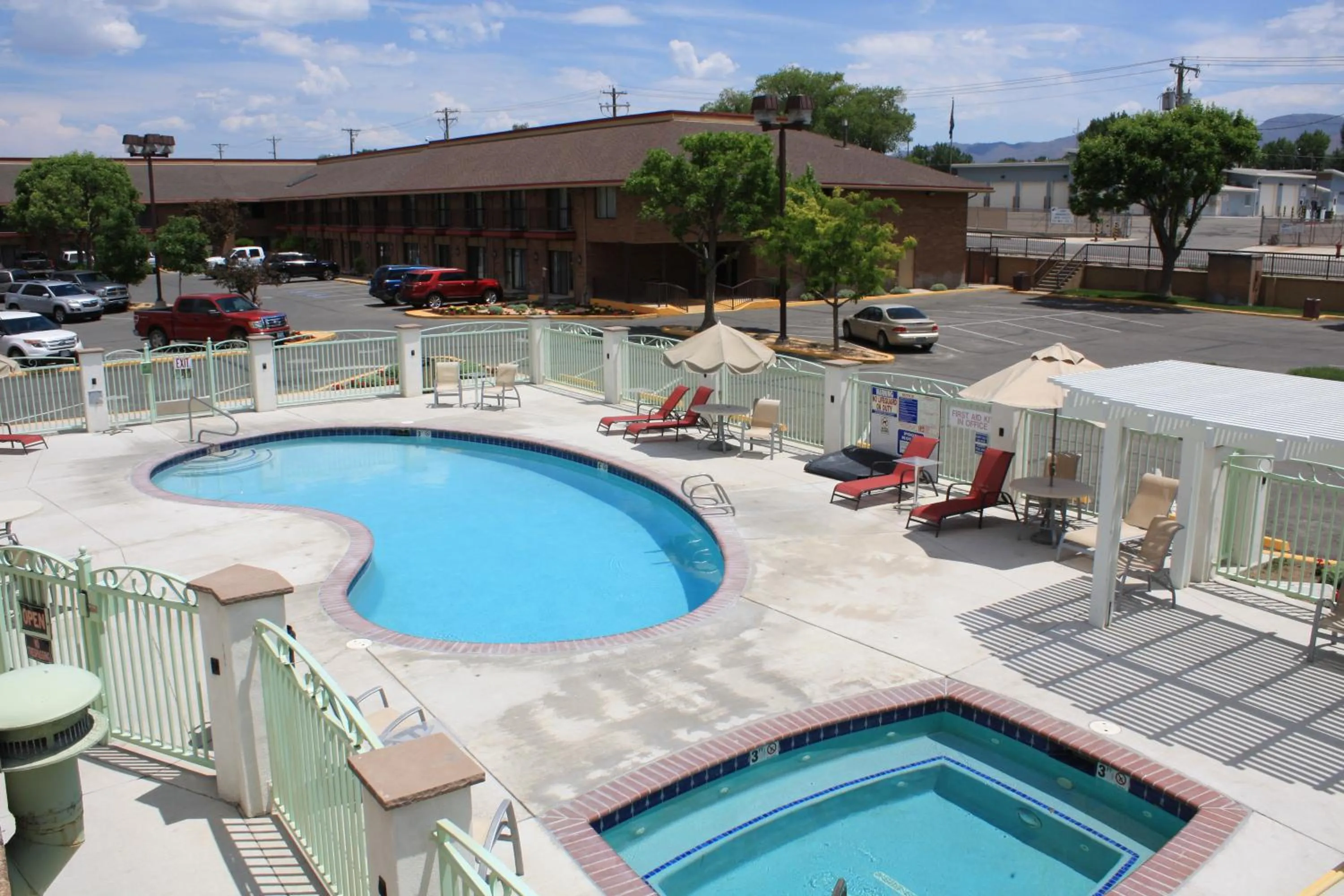 Swimming pool in Winnemucca Inn & Casino