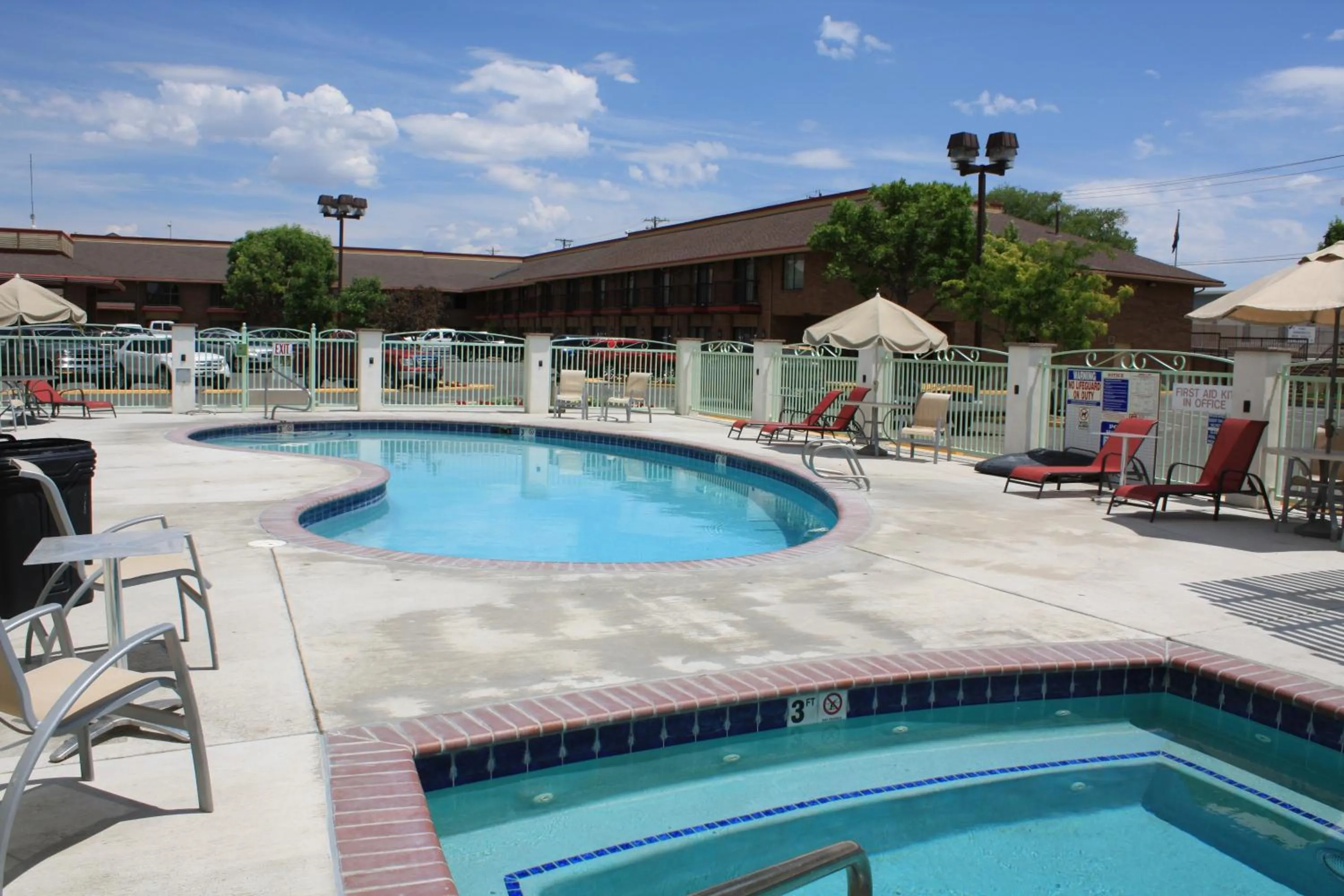 Swimming pool in Winnemucca Inn & Casino