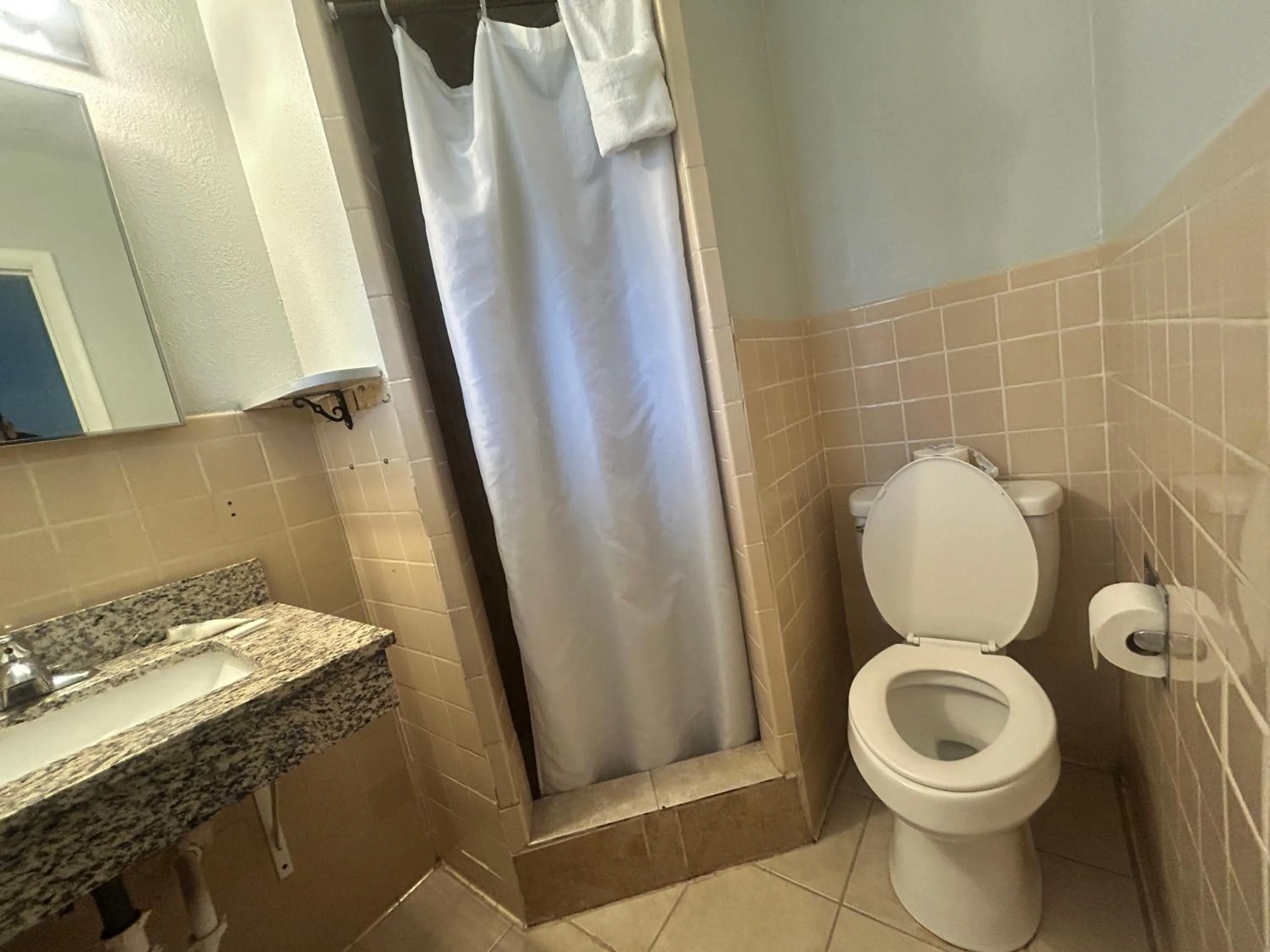 Bathroom in Budget Inn Oskaloosa US 63 Near Pella